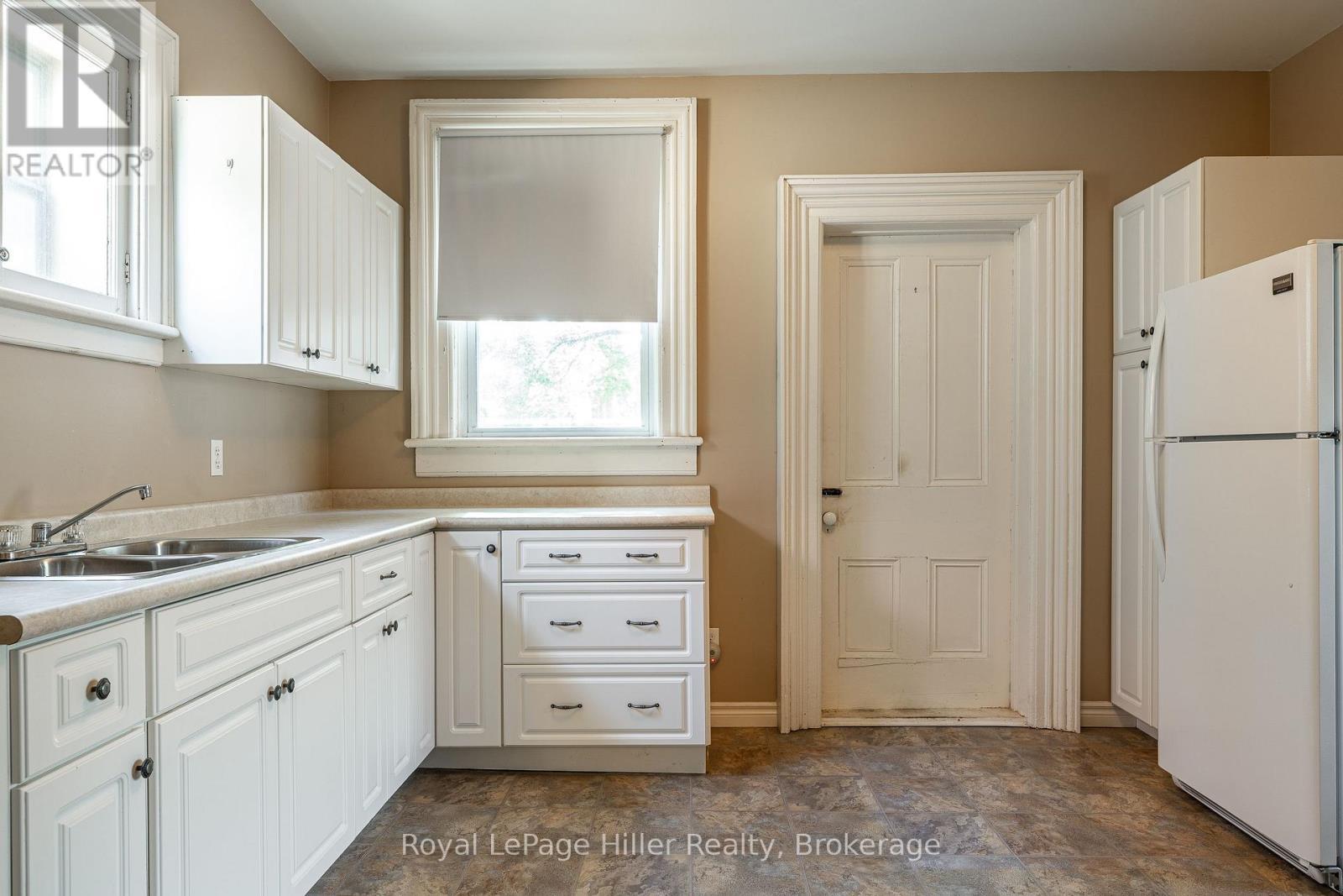 












139 WELLINGTON STREET

,
Stratford,




Ontario
N5A2L4

