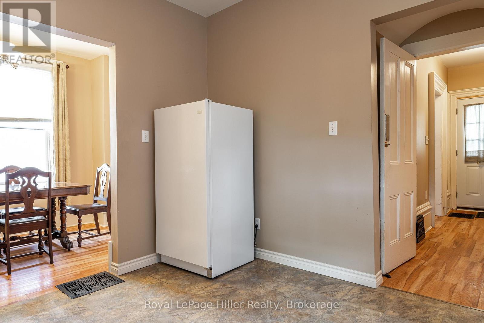 












139 WELLINGTON STREET

,
Stratford,




Ontario
N5A2L4

