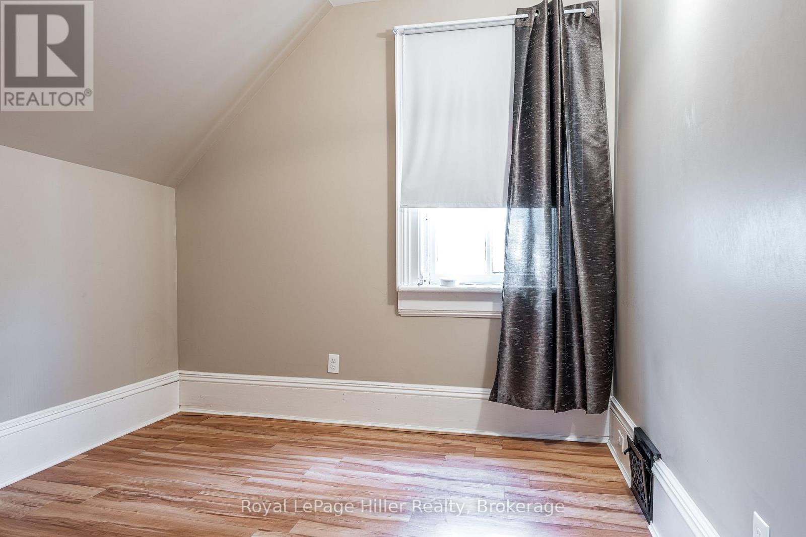 












139 WELLINGTON STREET

,
Stratford,




Ontario
N5A2L4

