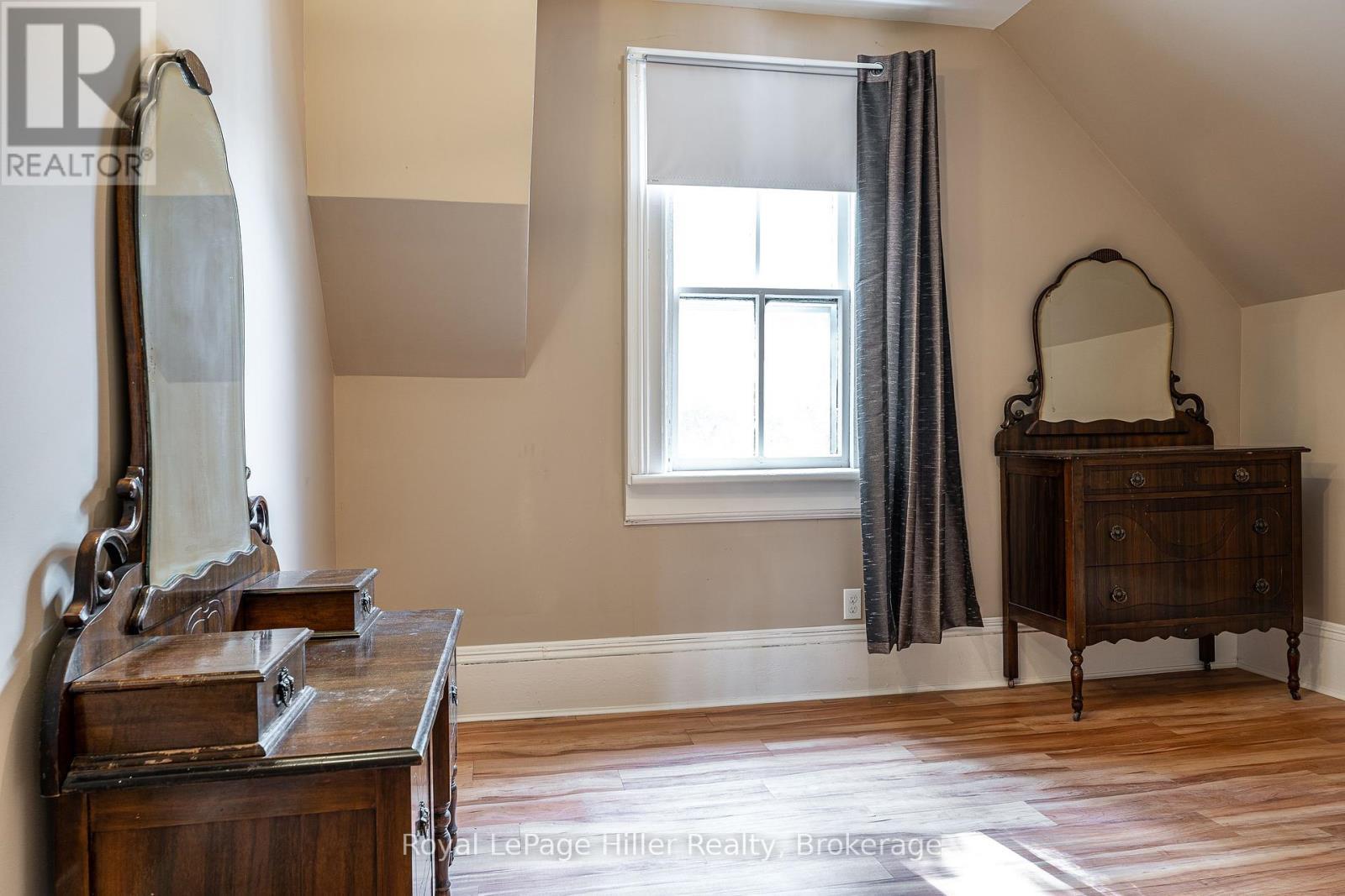 












139 WELLINGTON STREET

,
Stratford,




Ontario
N5A2L4


