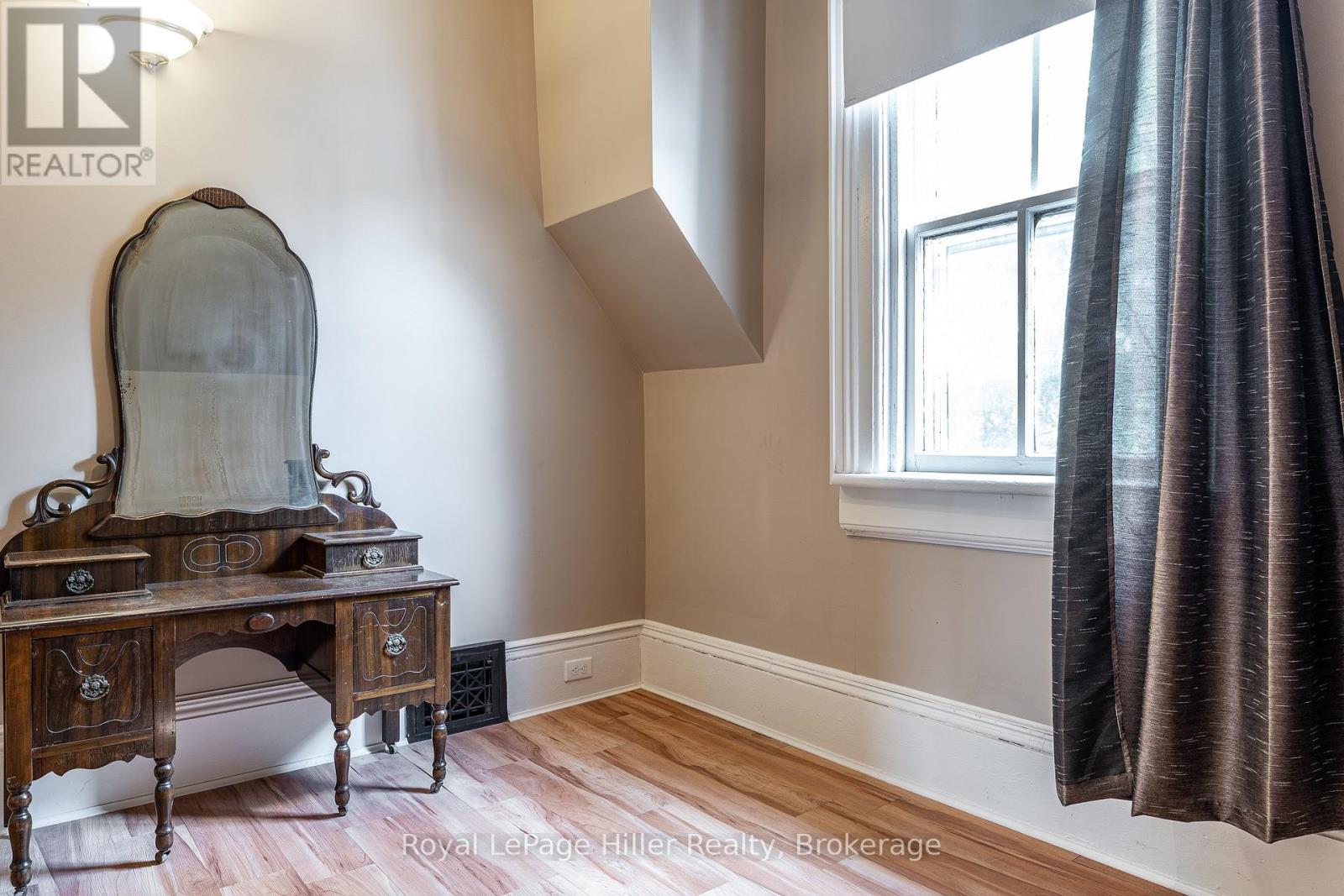 












139 WELLINGTON STREET

,
Stratford,




Ontario
N5A2L4

