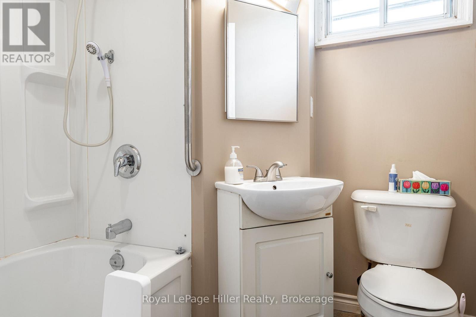












139 WELLINGTON STREET

,
Stratford,




Ontario
N5A2L4

