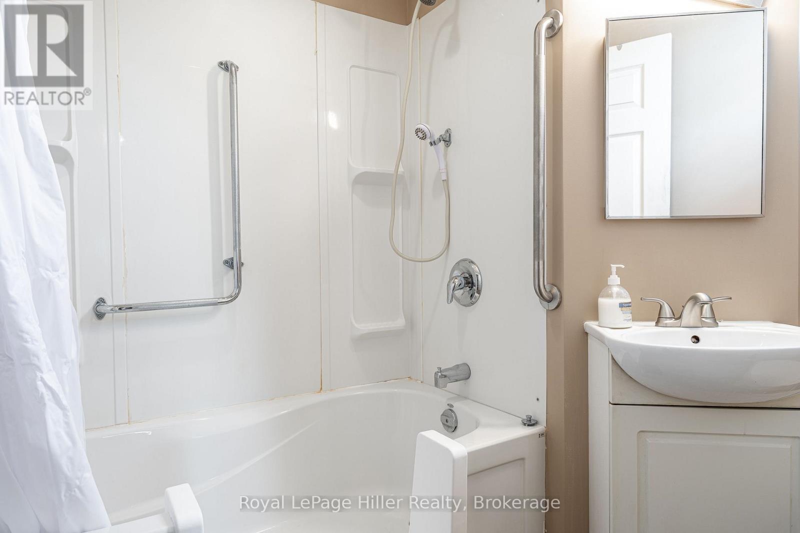 












139 WELLINGTON STREET

,
Stratford,




Ontario
N5A2L4

