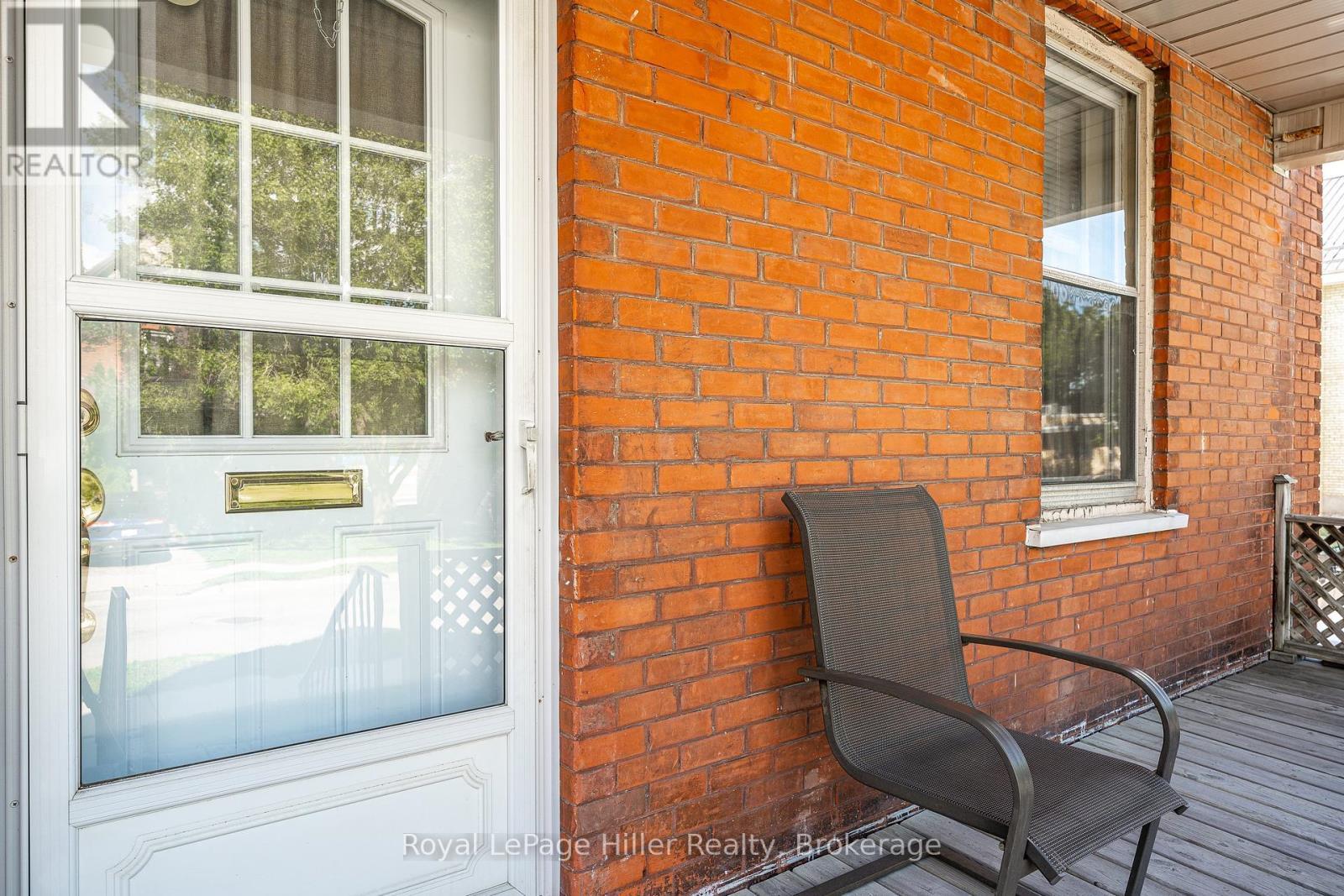












139 WELLINGTON STREET

,
Stratford,




Ontario
N5A2L4

