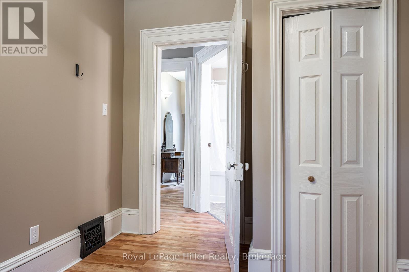 












139 WELLINGTON STREET

,
Stratford,




Ontario
N5A2L4

