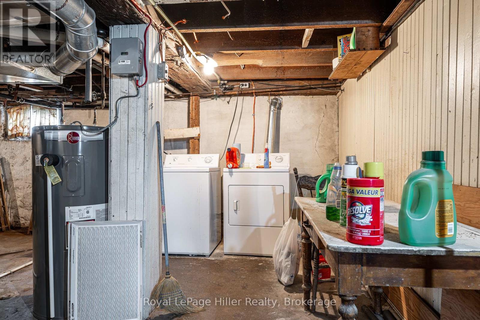 












139 WELLINGTON STREET

,
Stratford,




Ontario
N5A2L4

