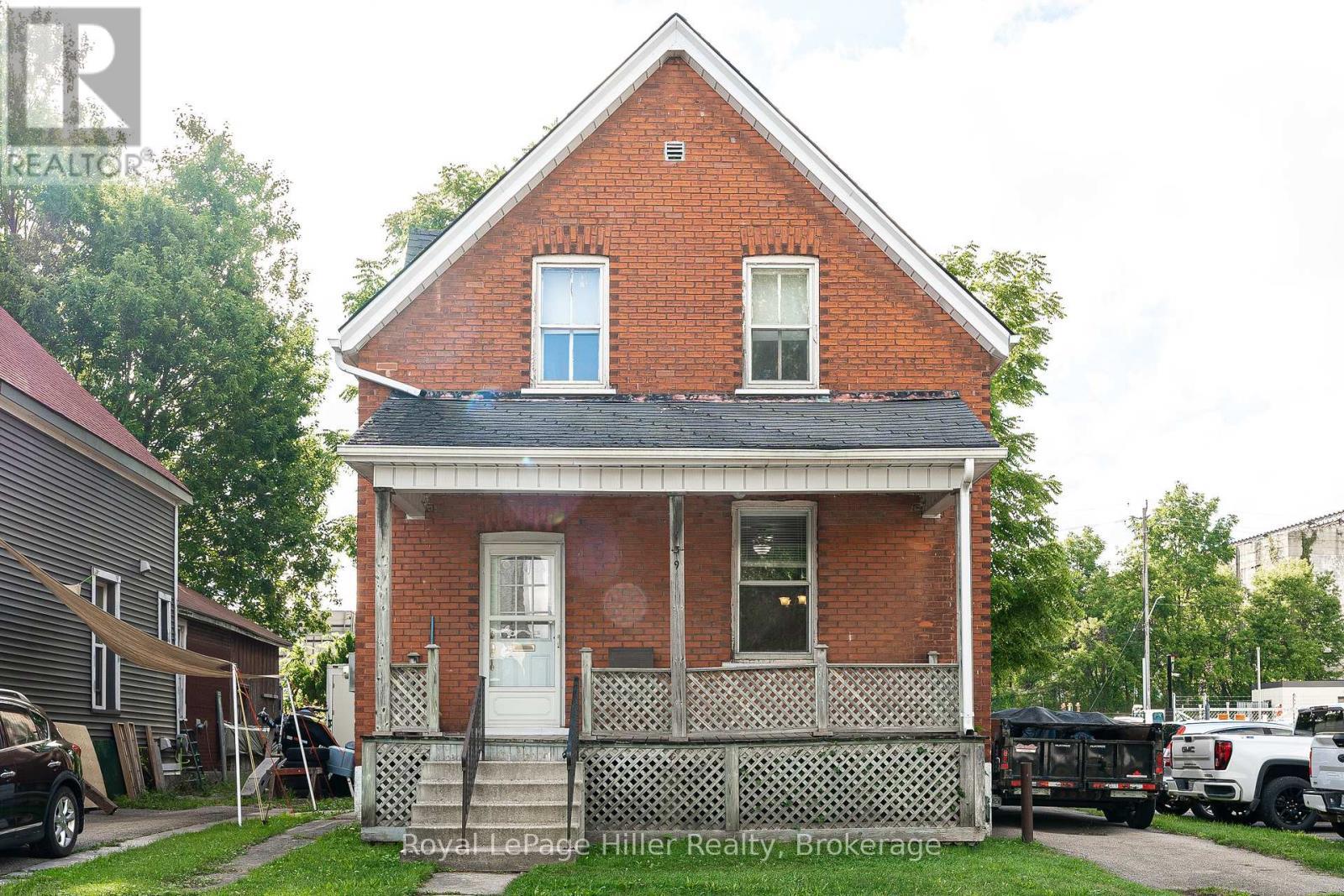 












139 WELLINGTON STREET

,
Stratford,




Ontario
N5A2L4


