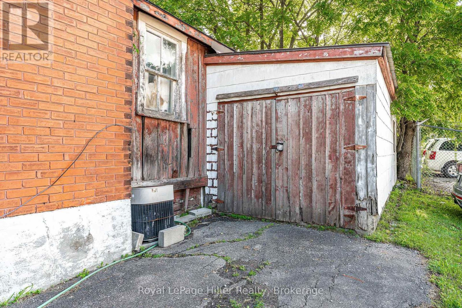 












139 WELLINGTON STREET

,
Stratford,




Ontario
N5A2L4


