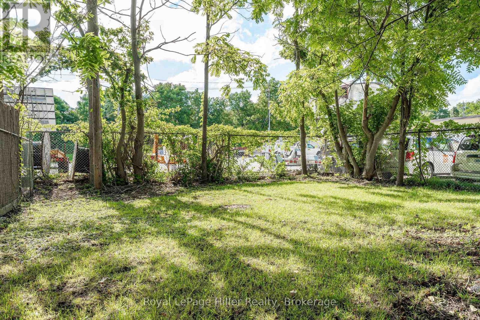 












139 WELLINGTON STREET

,
Stratford,




Ontario
N5A2L4

