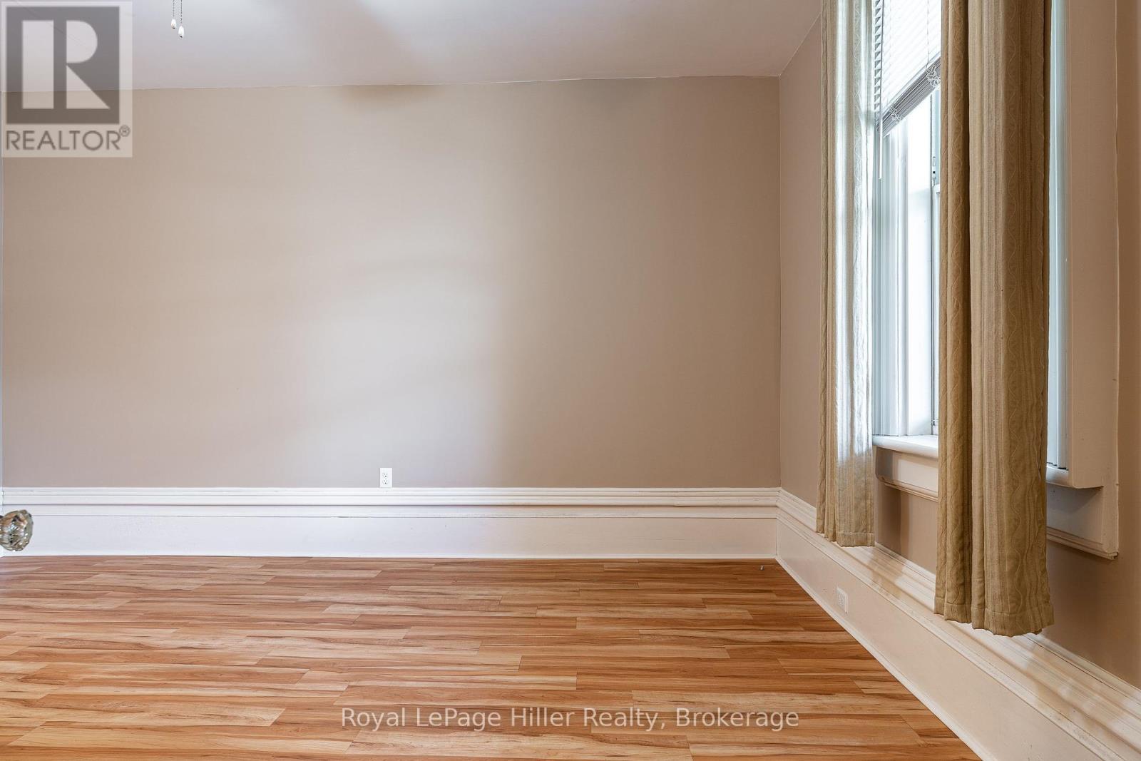 












139 WELLINGTON STREET

,
Stratford,




Ontario
N5A2L4

