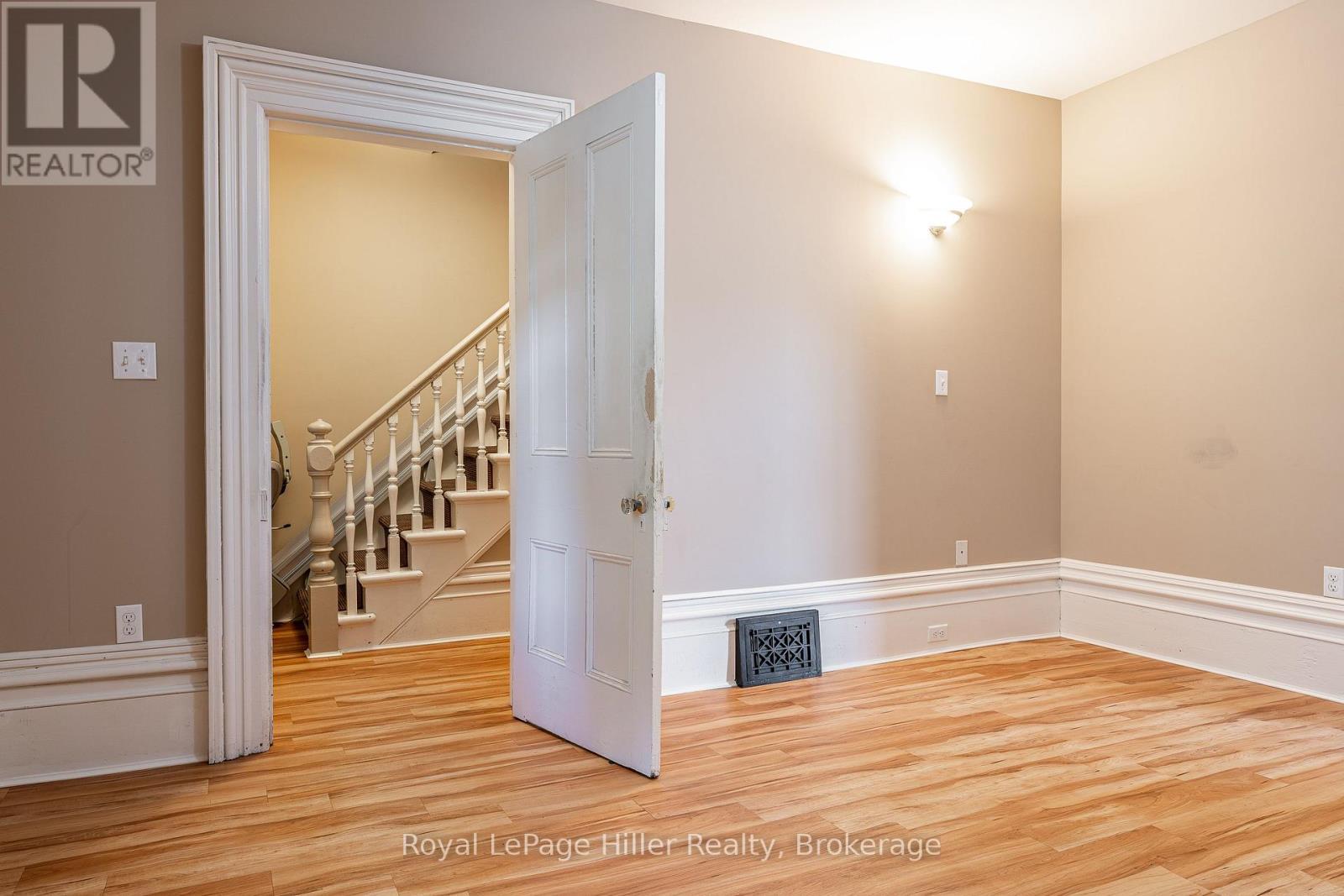 












139 WELLINGTON STREET

,
Stratford,




Ontario
N5A2L4

