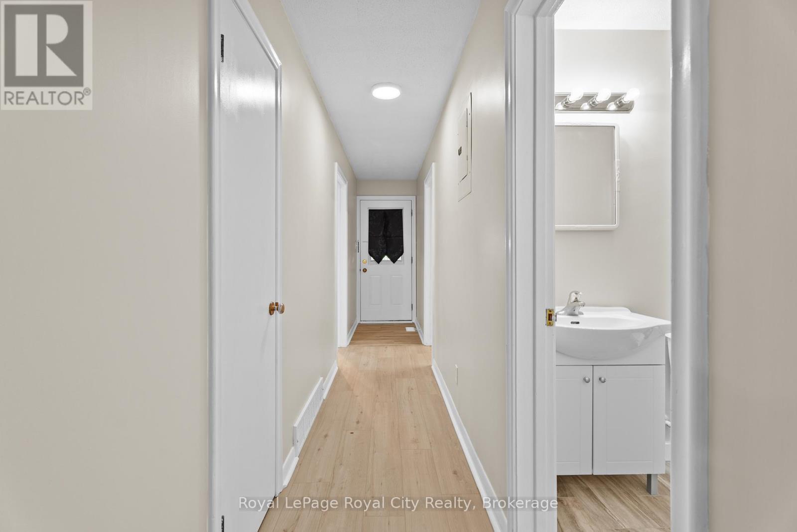 












109 NORTHUMBERLAND STREET

,
Guelph (Downtown),




Ontario
N1H3B1

