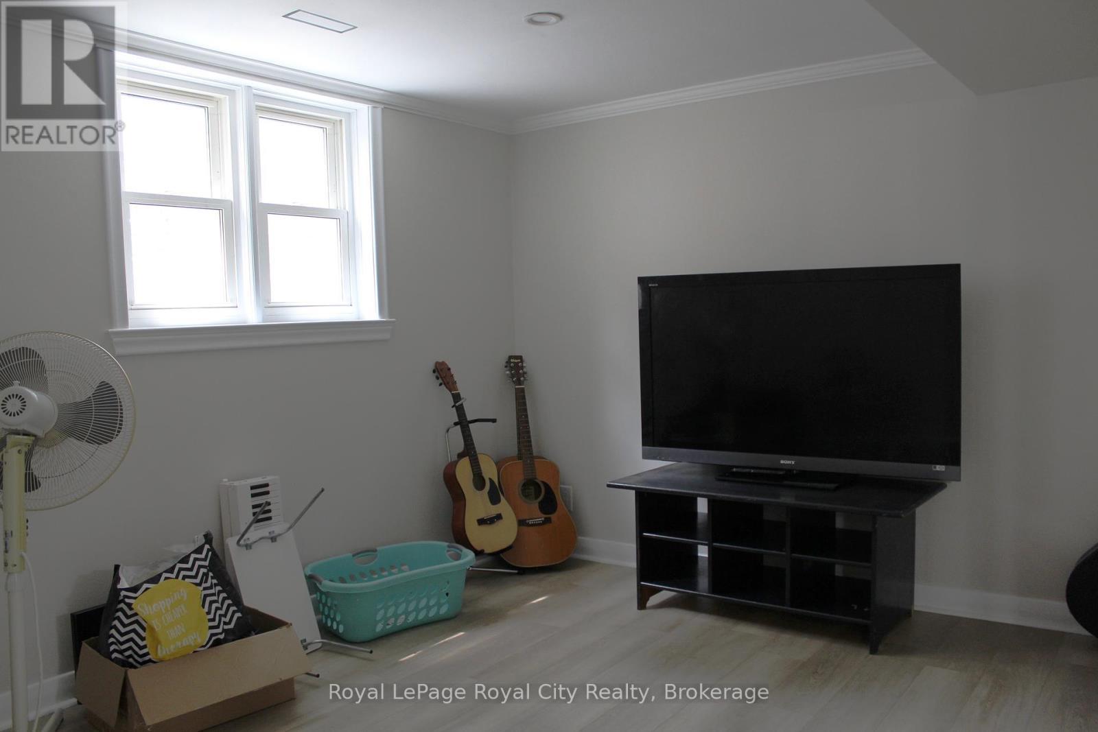 












109 NORTHUMBERLAND STREET

,
Guelph (Downtown),




Ontario
N1H3B1

