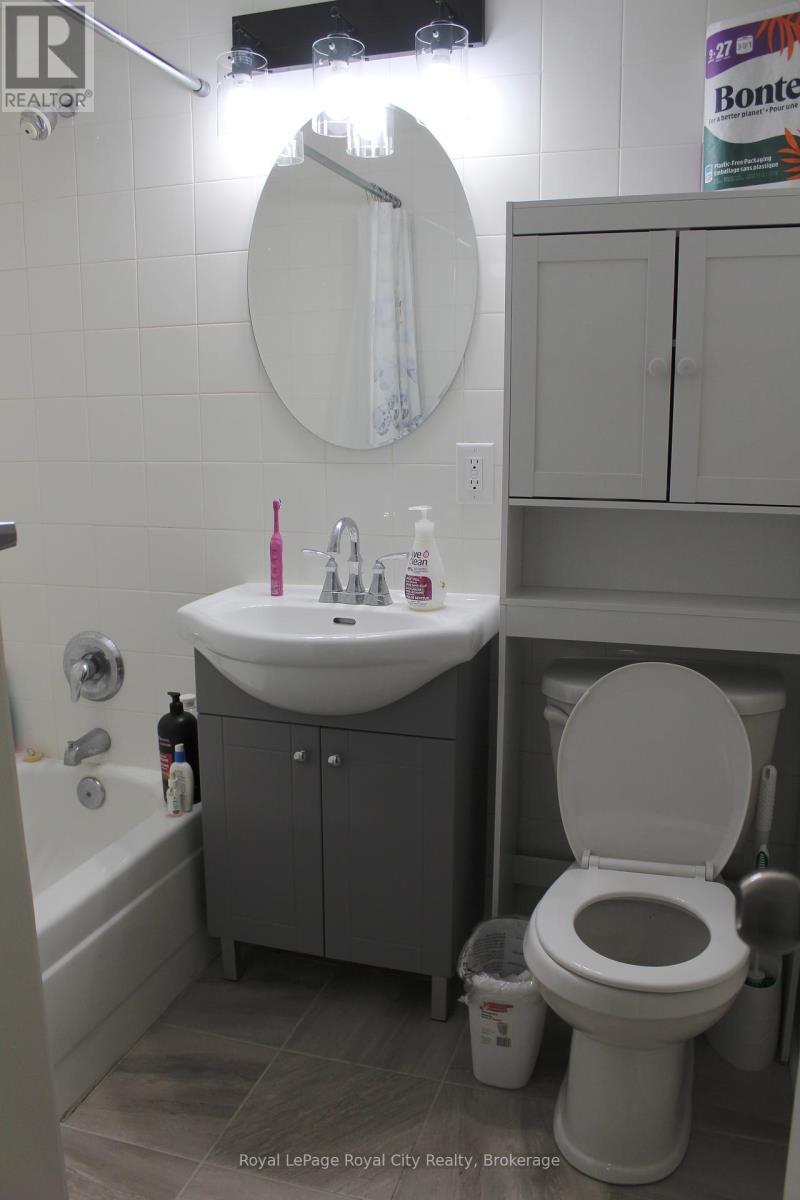 












109 NORTHUMBERLAND STREET

,
Guelph (Downtown),




Ontario
N1H3B1

