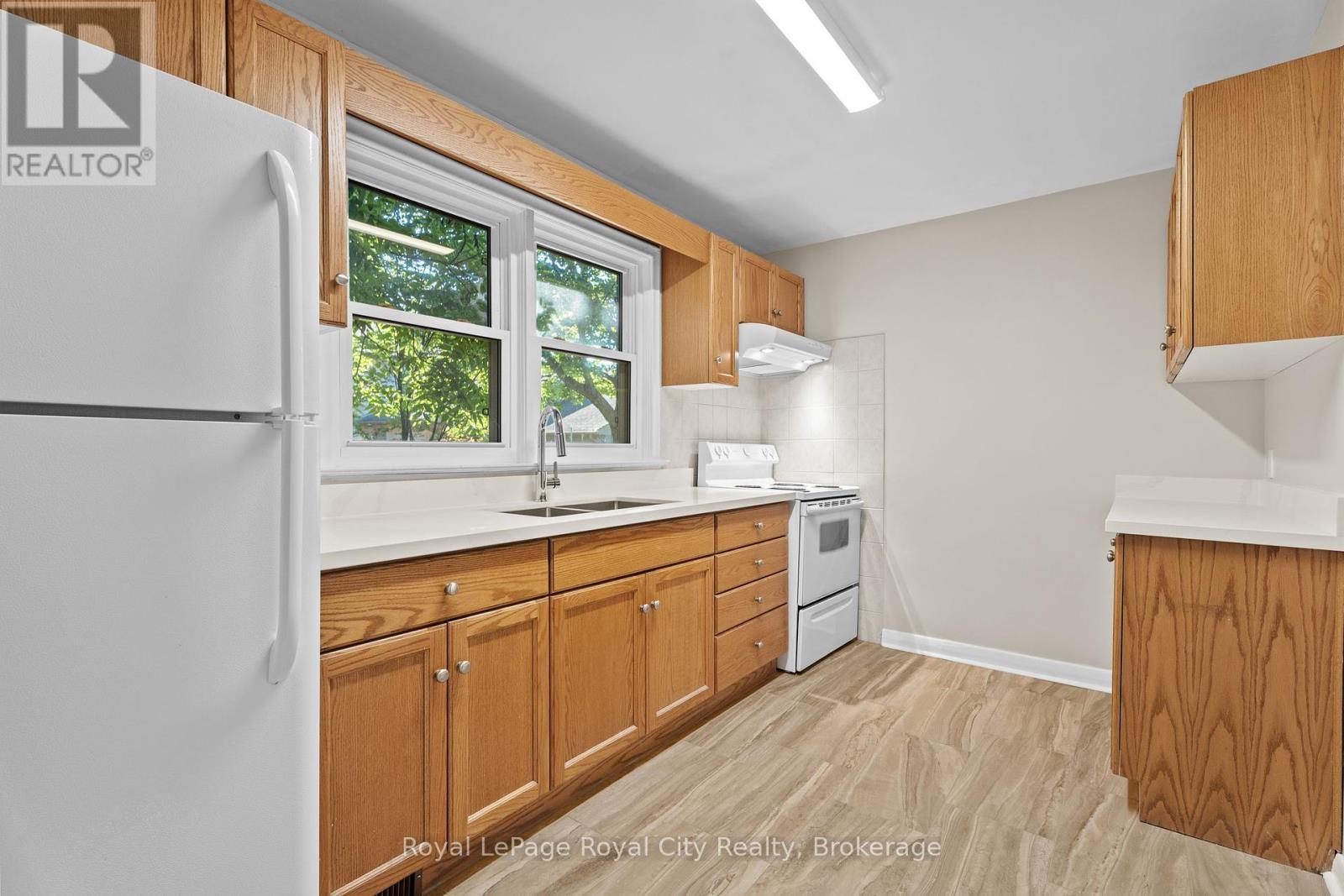 












109 NORTHUMBERLAND STREET

,
Guelph (Downtown),




Ontario
N1H3B1

