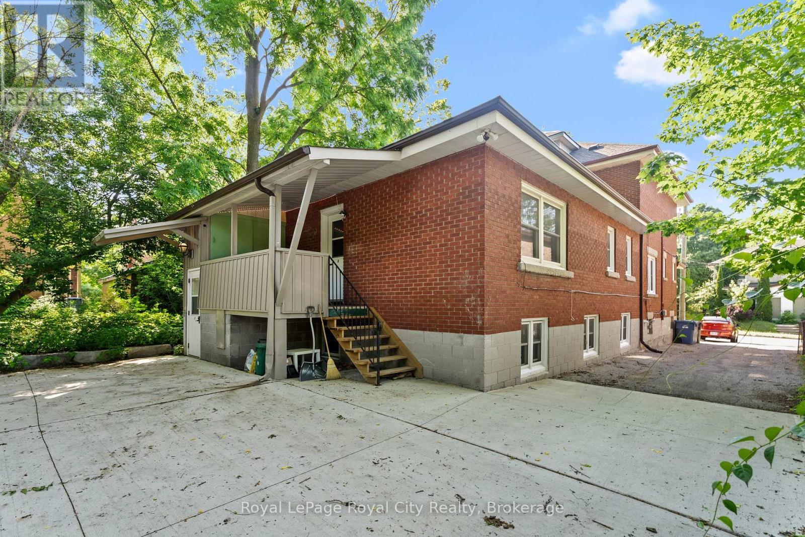 












109 NORTHUMBERLAND STREET

,
Guelph (Downtown),




Ontario
N1H3B1

