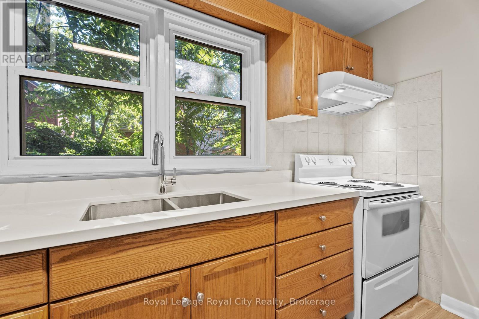 












109 NORTHUMBERLAND STREET

,
Guelph (Downtown),




Ontario
N1H3B1

