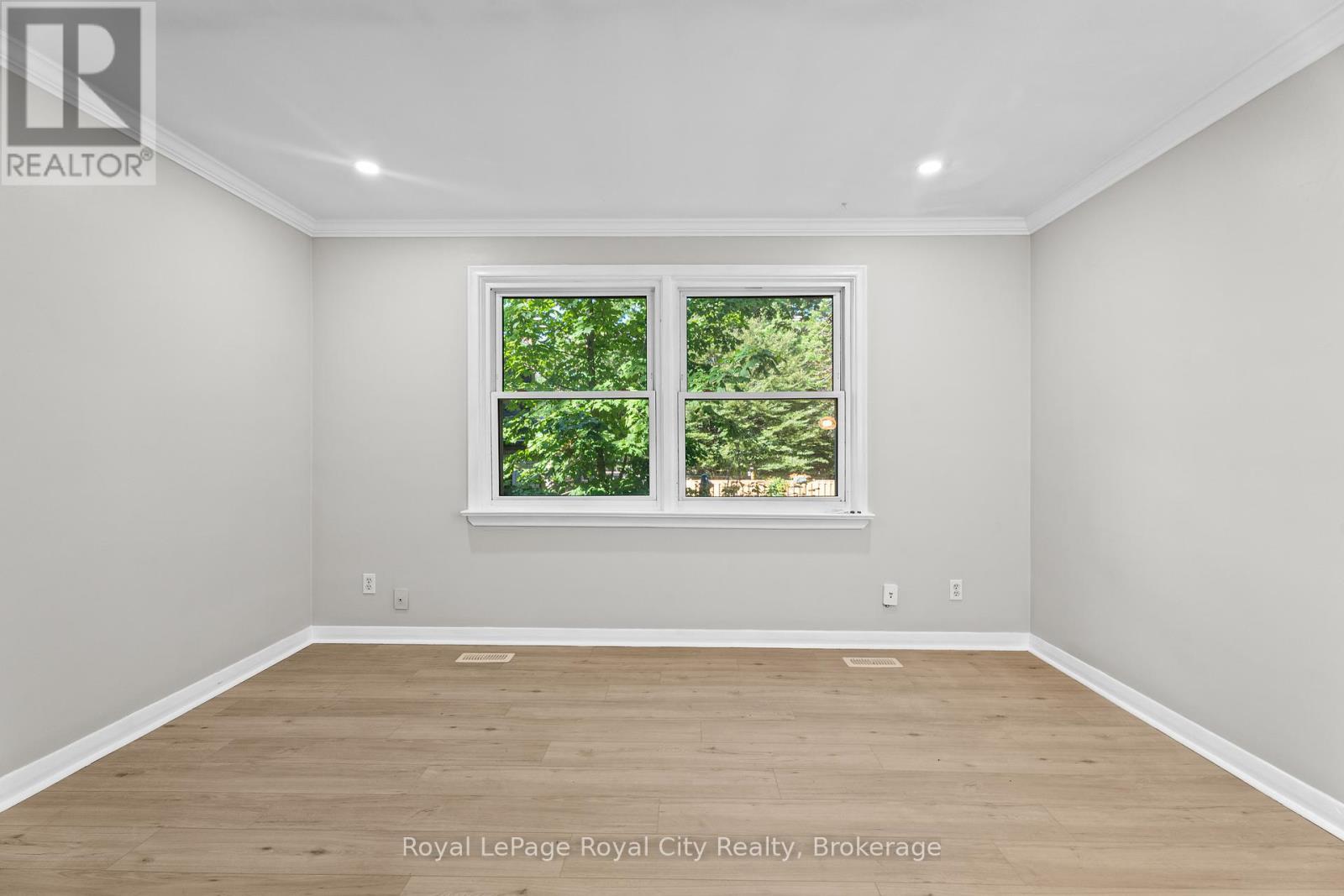 












109 NORTHUMBERLAND STREET

,
Guelph (Downtown),




Ontario
N1H3B1

