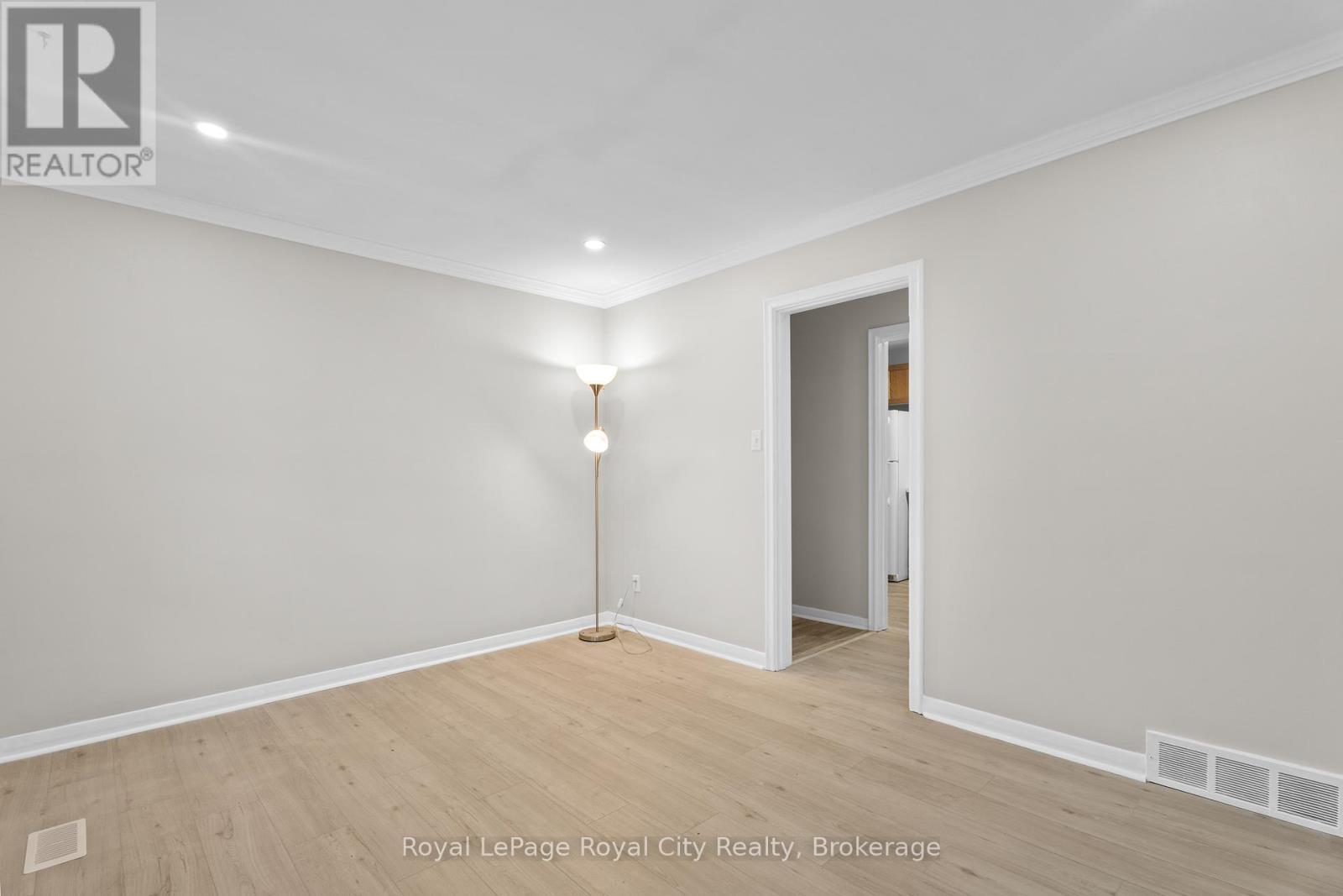 












109 NORTHUMBERLAND STREET

,
Guelph (Downtown),




Ontario
N1H3B1

