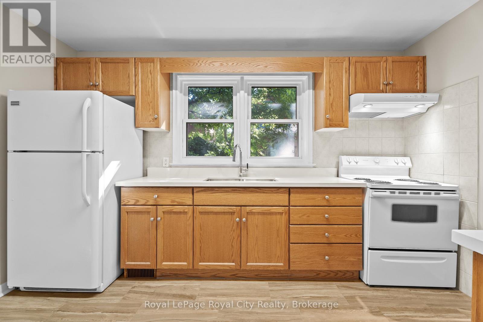 












109 NORTHUMBERLAND STREET

,
Guelph (Downtown),




Ontario
N1H3B1

