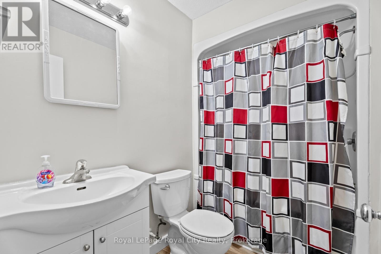 












109 NORTHUMBERLAND STREET

,
Guelph (Downtown),




Ontario
N1H3B1

