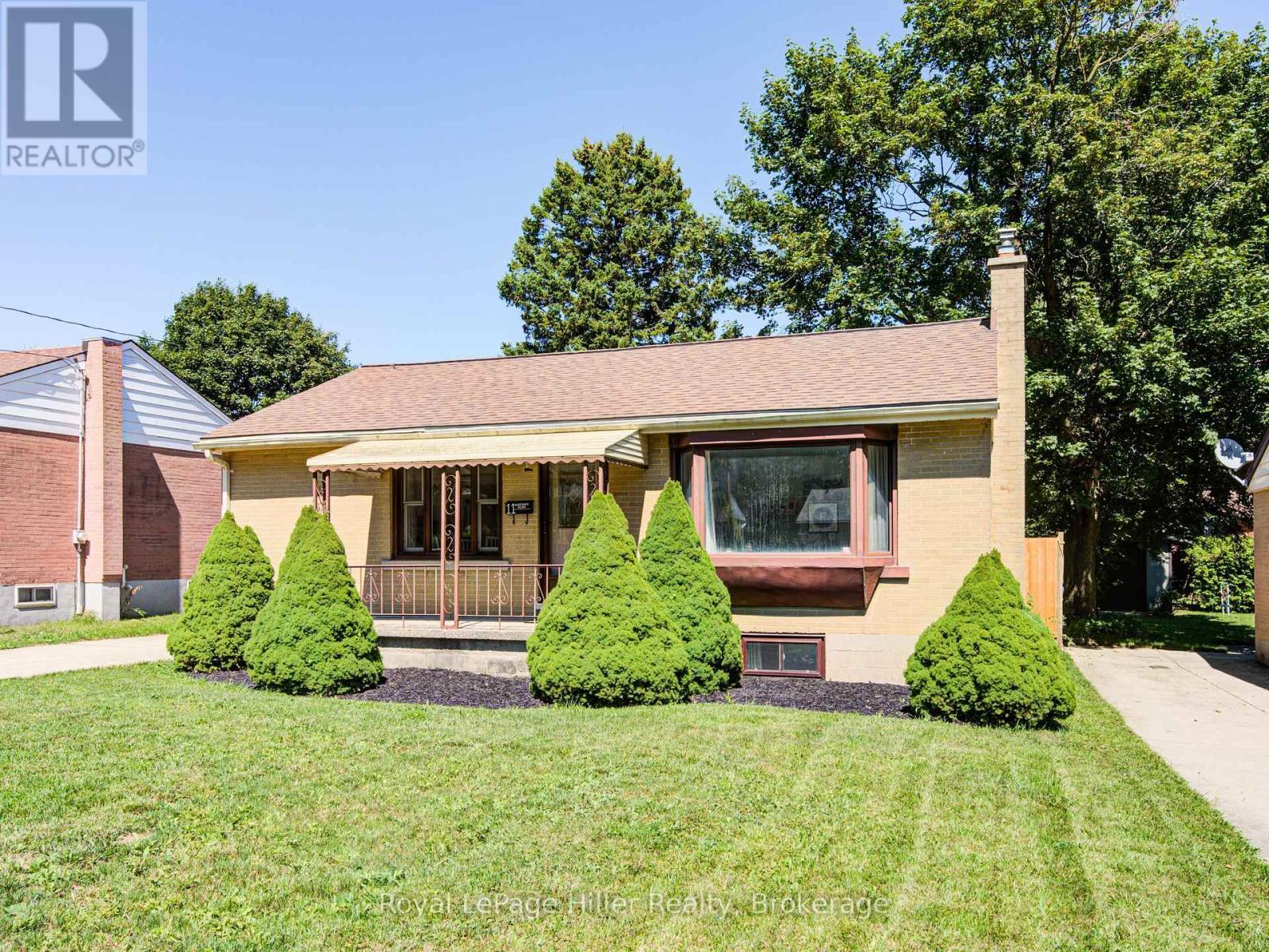












11 WARWICK ROAD

,
Stratford,




Ontario
N5A6E6

