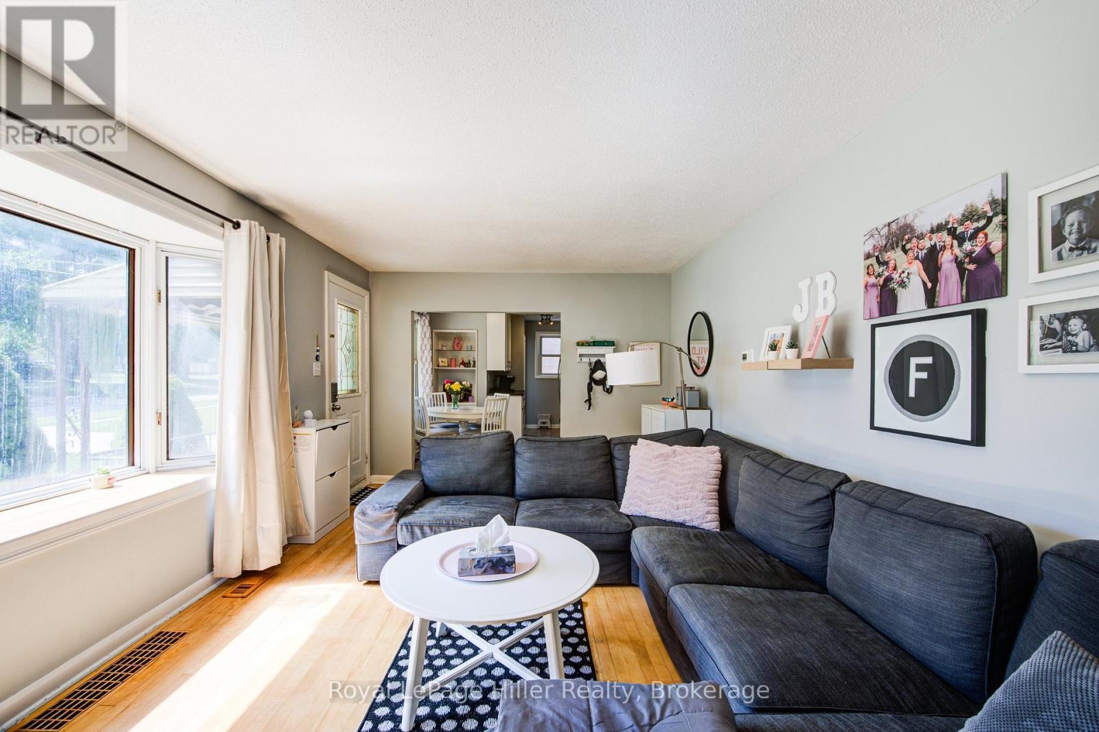












11 WARWICK ROAD

,
Stratford,




Ontario
N5A6E6

