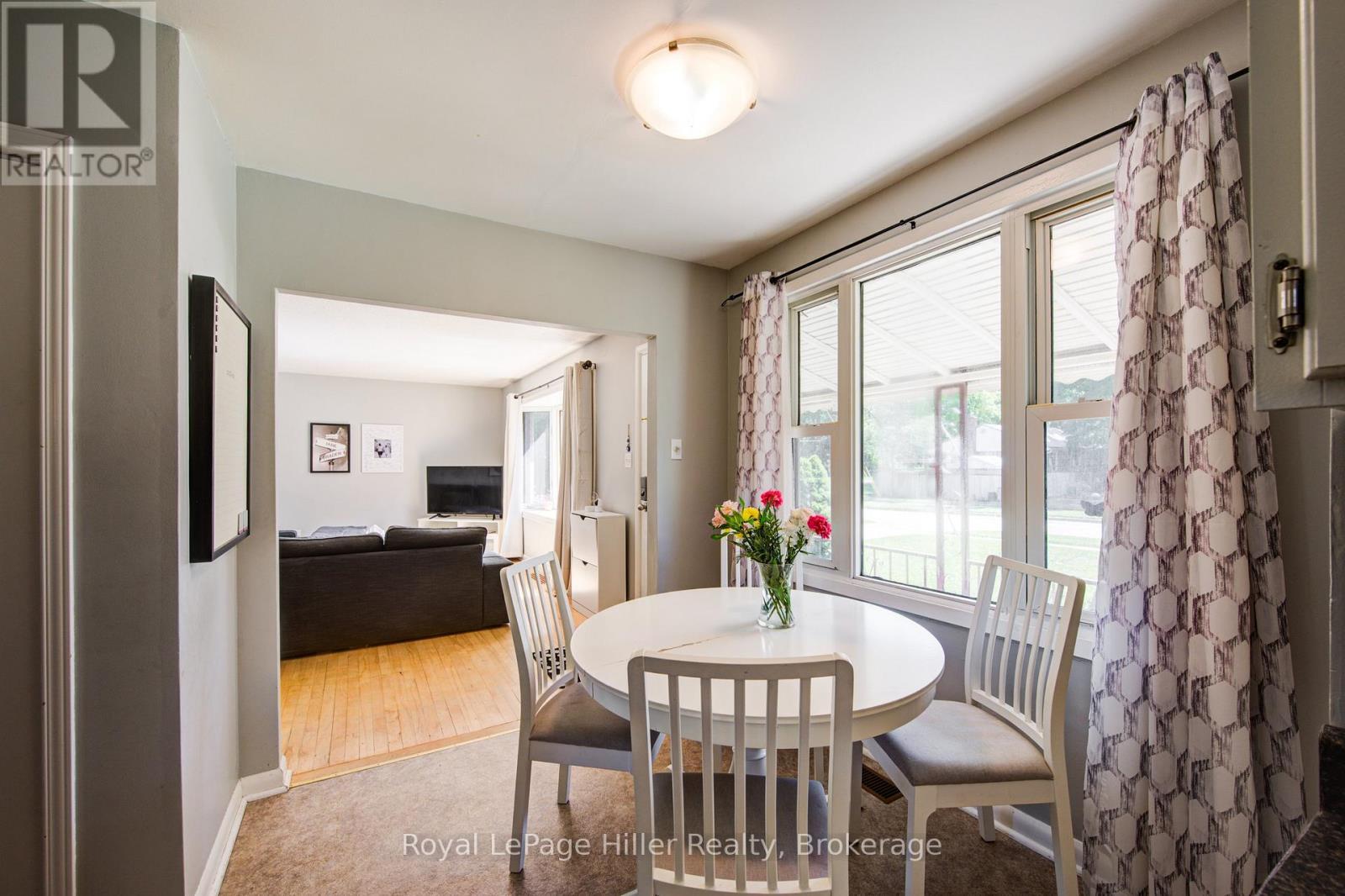 












11 WARWICK ROAD

,
Stratford,




Ontario
N5A6E6

