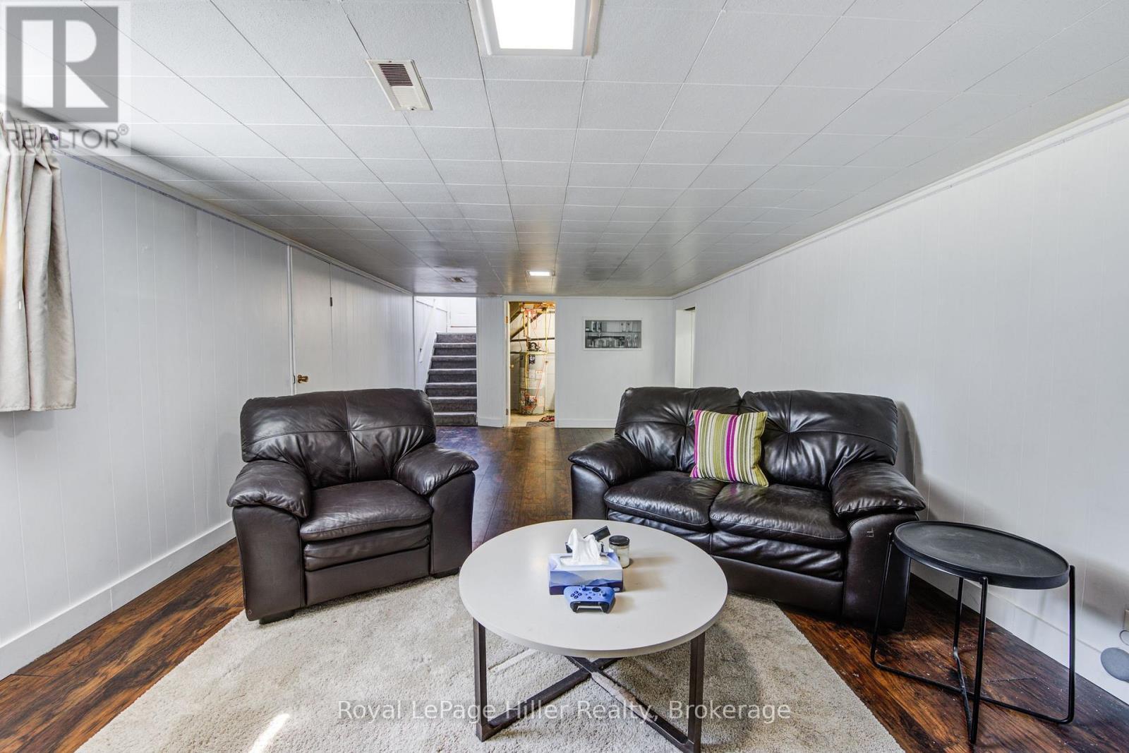 












11 WARWICK ROAD

,
Stratford,




Ontario
N5A6E6

