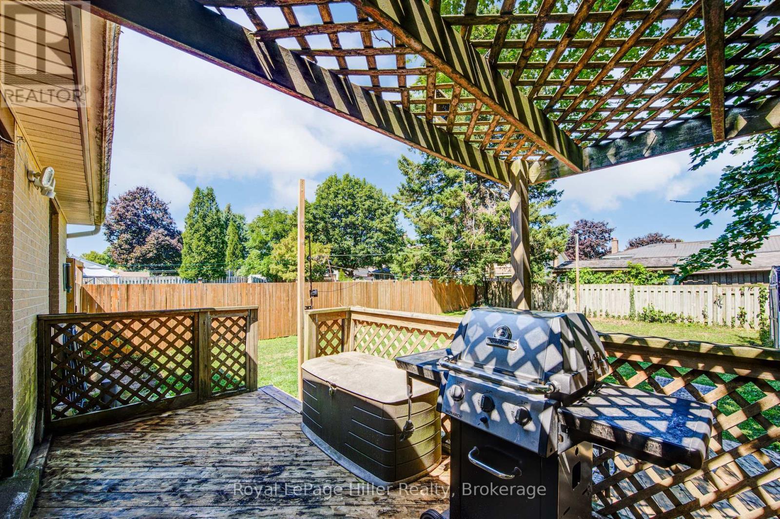 












11 WARWICK ROAD

,
Stratford,




Ontario
N5A6E6

