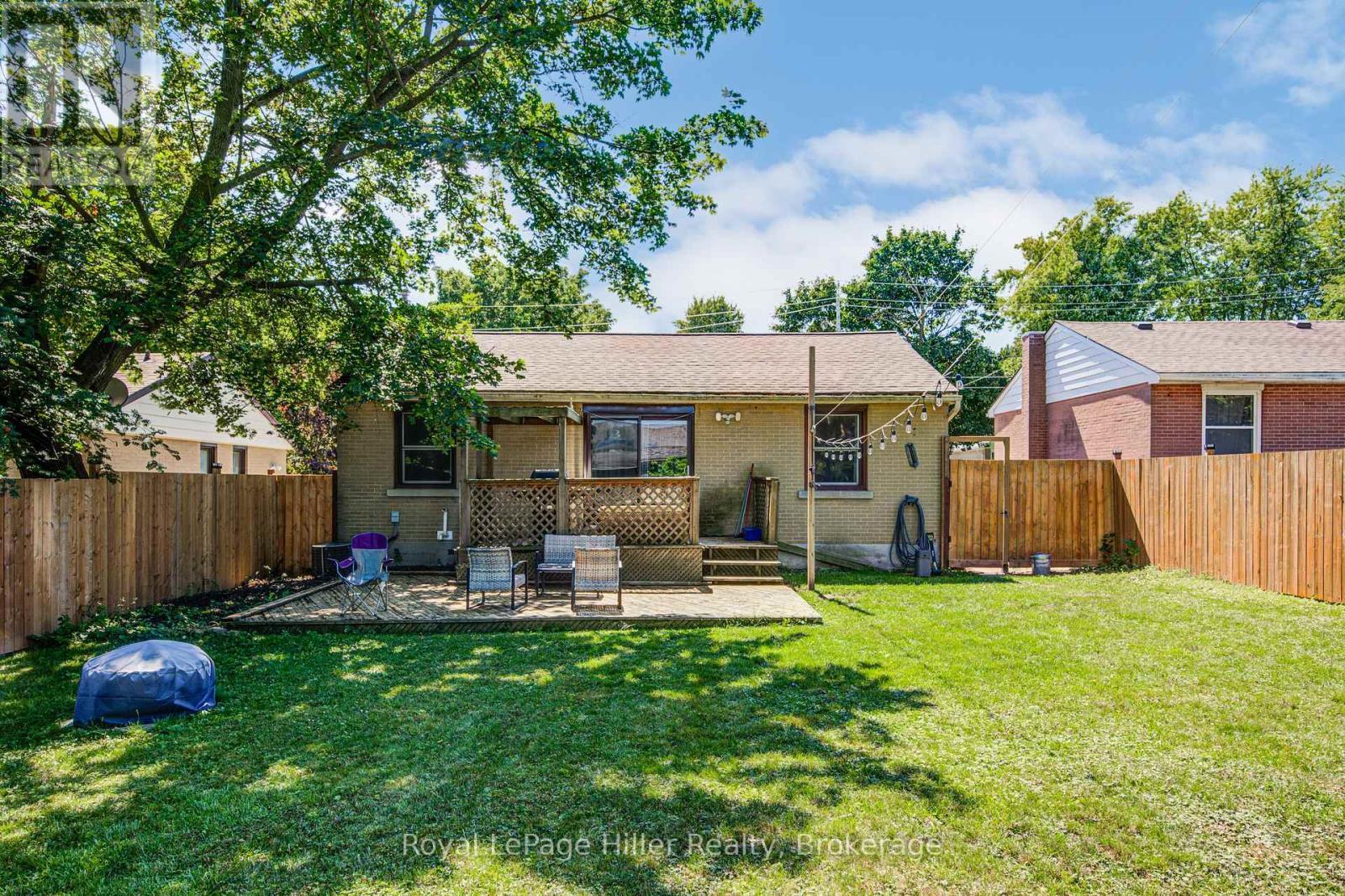 












11 WARWICK ROAD

,
Stratford,




Ontario
N5A6E6

