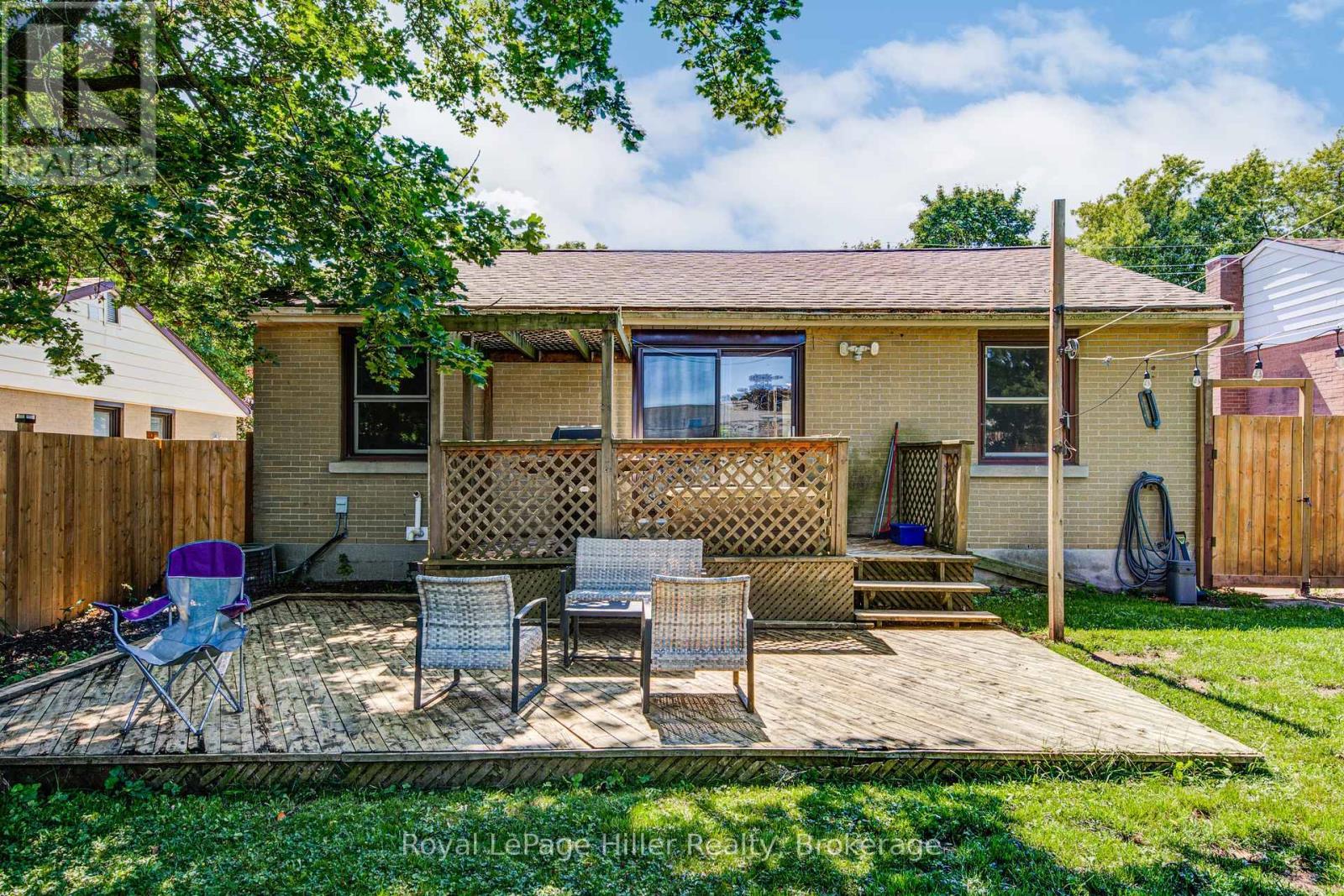 












11 WARWICK ROAD

,
Stratford,




Ontario
N5A6E6

