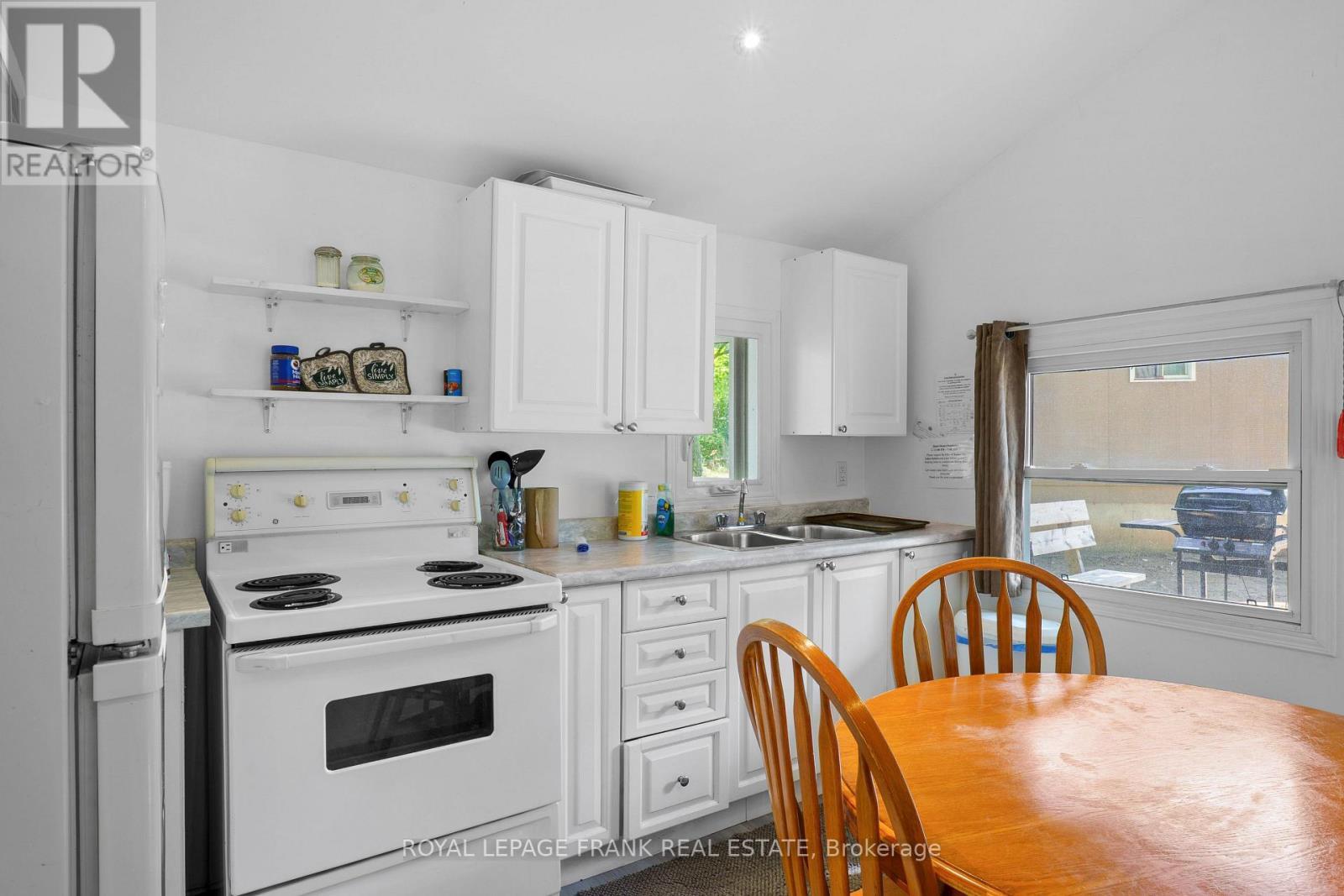 












8 - 230-232 LAKE DALRYMPLE ROAD

,
Kawartha Lakes (Carden),




Ontario
L0K1W0

