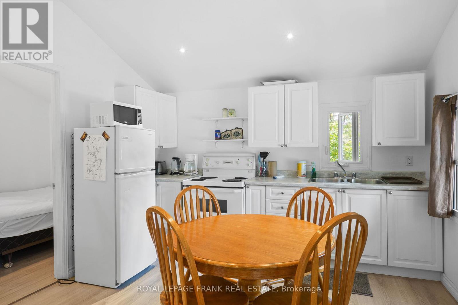 












8 - 230-232 LAKE DALRYMPLE ROAD

,
Kawartha Lakes (Carden),




Ontario
L0K1W0

