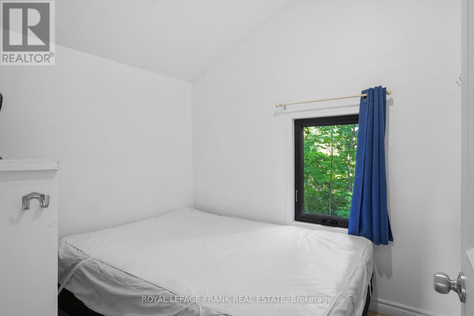 












8 - 230-232 LAKE DALRYMPLE ROAD

,
Kawartha Lakes (Carden),




Ontario
L0K1W0

