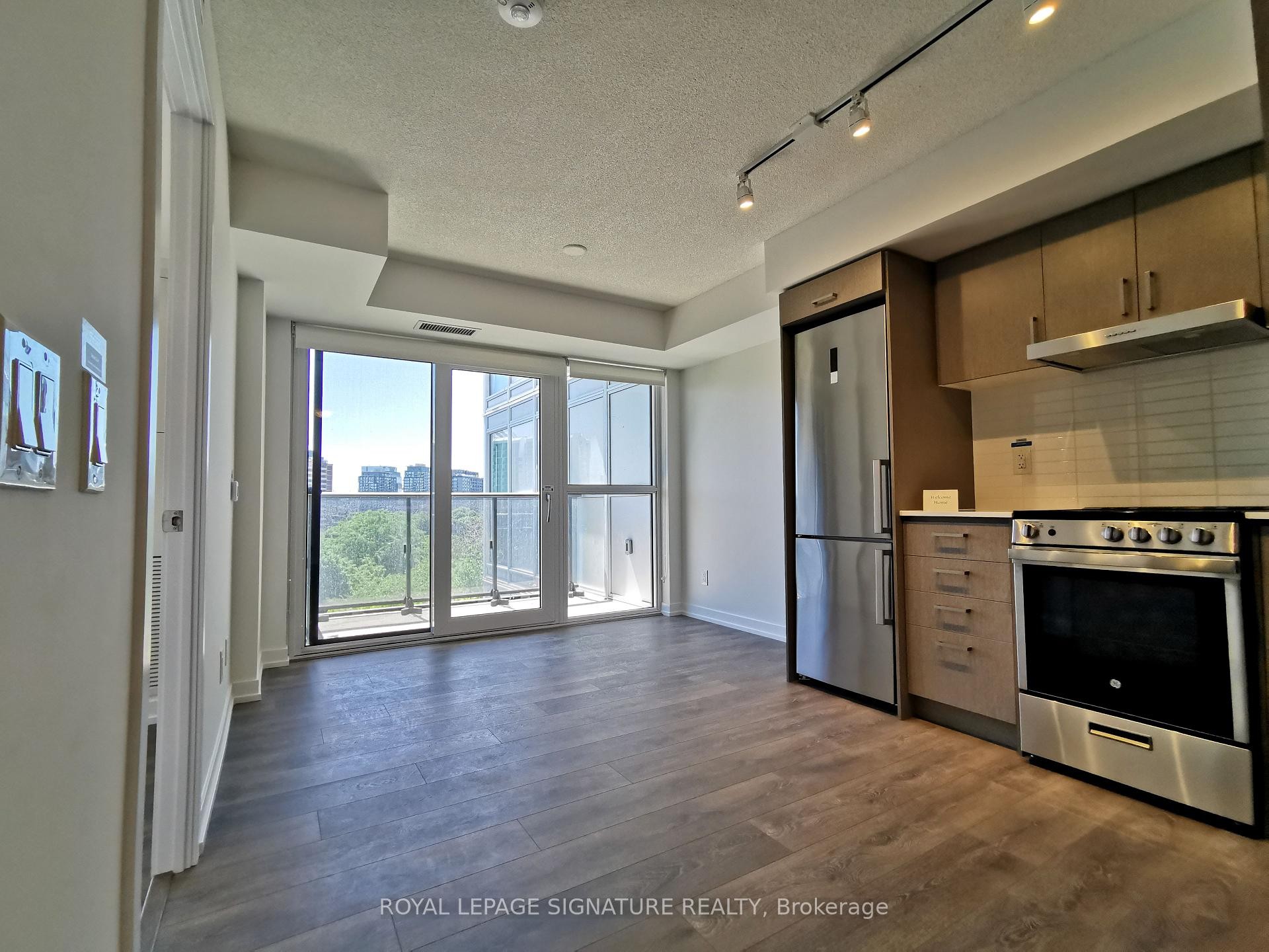 









219


Dundas

Street East, 812,
Toronto,




ON
M5A 0V1

