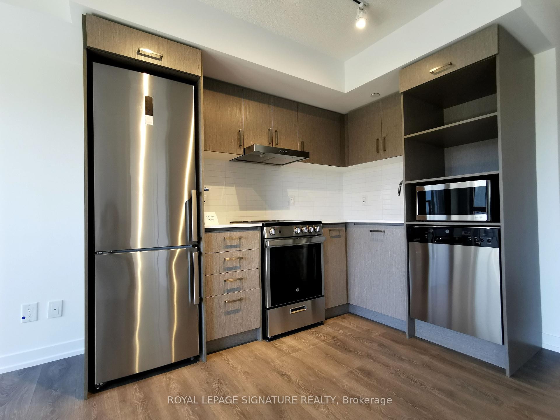 









219


Dundas

Street East, 812,
Toronto,




ON
M5A 0V1

