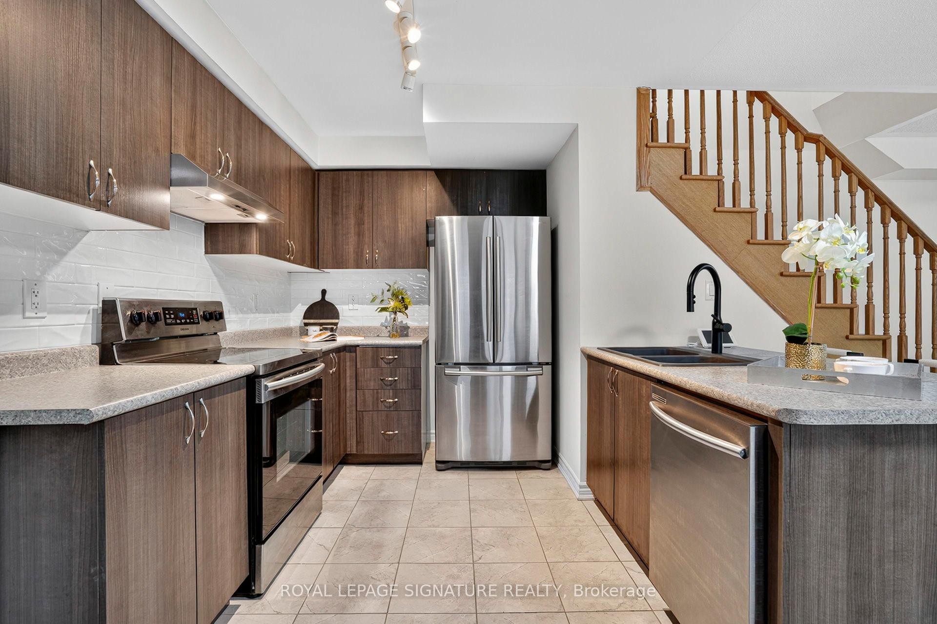 









200


Veterans

Drive, 110,
Brampton,




ON
L7A 4S6

