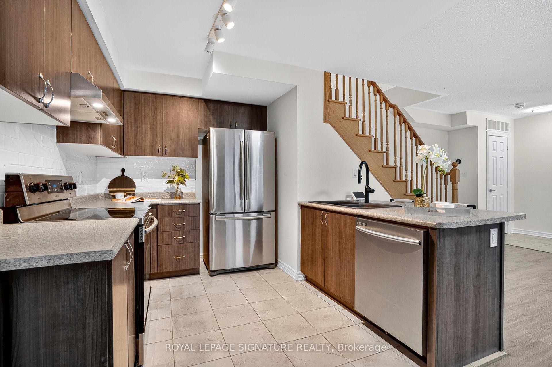 









200


Veterans

Drive, 110,
Brampton,




ON
L7A 4S6

