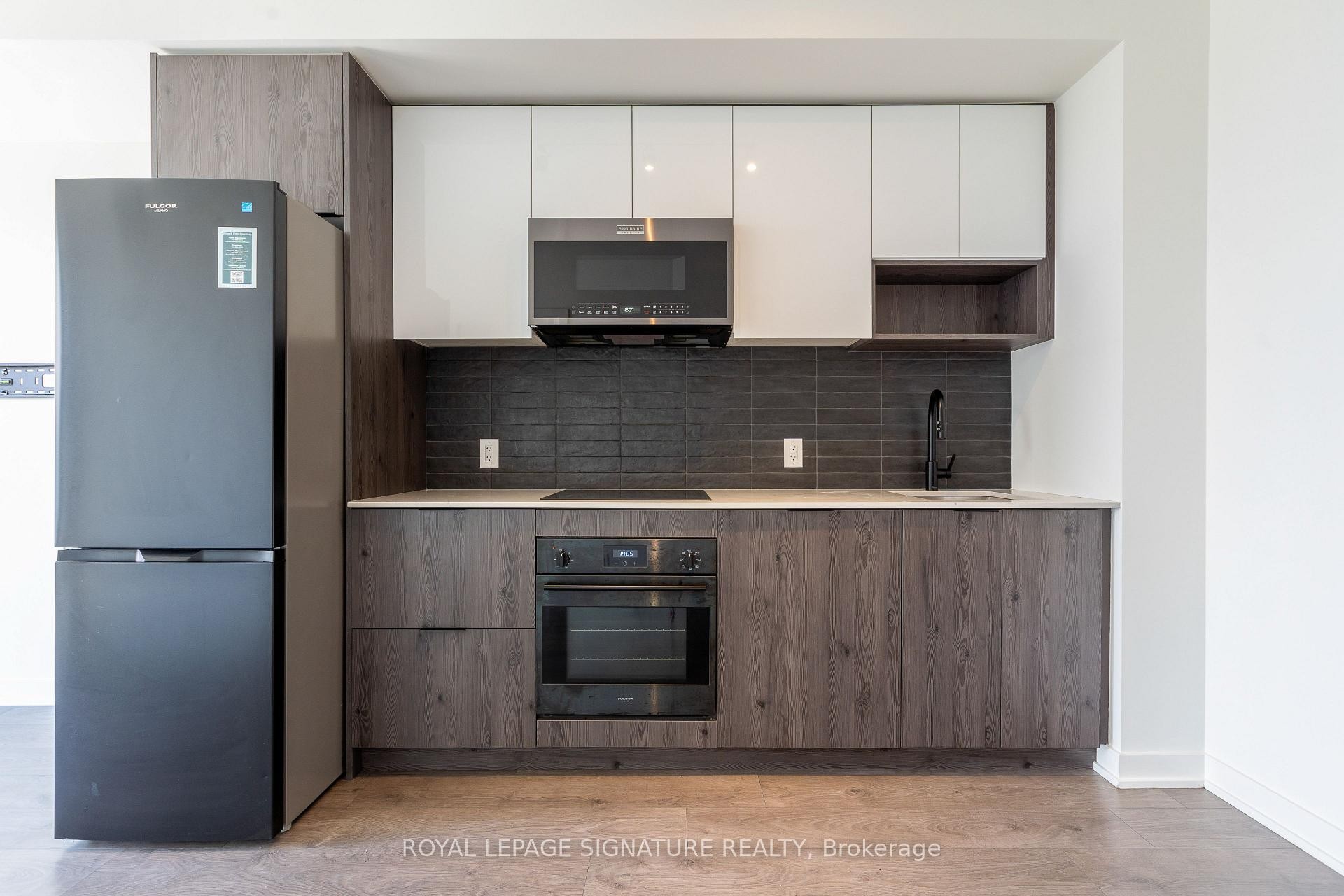 









5


Defries

Street, 1804,
Toronto,




ON
M5A 0W7

