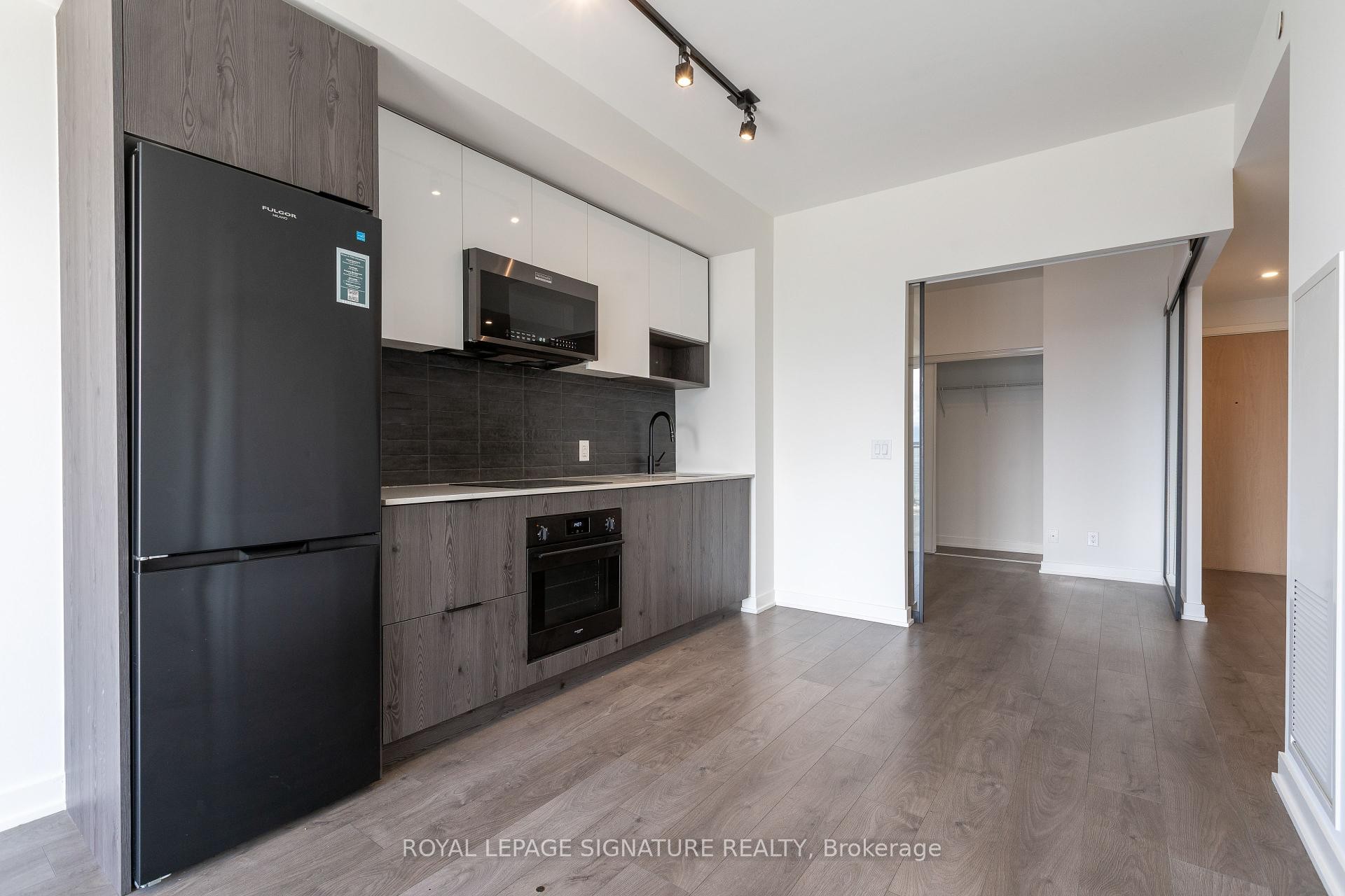 









5


Defries

Street, 1804,
Toronto,




ON
M5A 0W7

