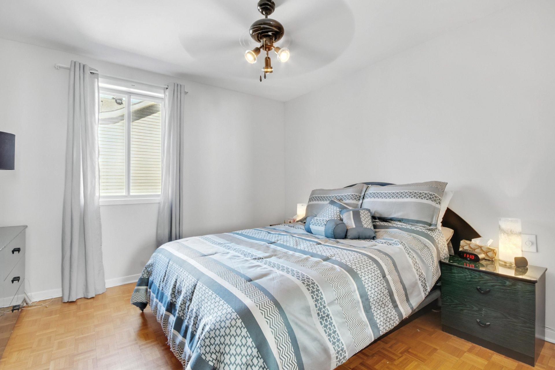 









54


2e Avenue N.

,
Montréal (Pierrefonds-Roxboro),




QC
H8Y2L2

