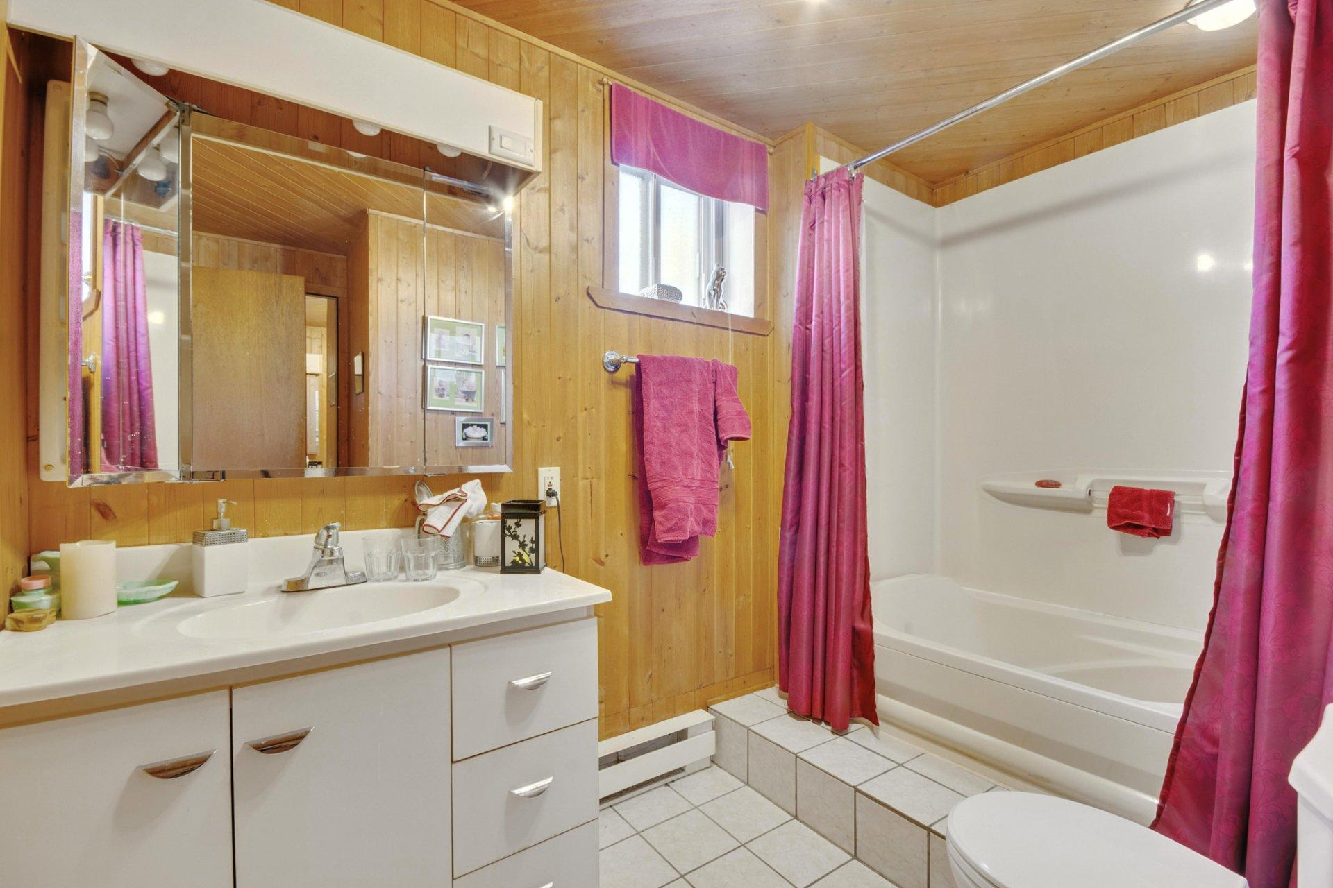 









54


2e Avenue N.

,
Montréal (Pierrefonds-Roxboro),




QC
H8Y2L2

