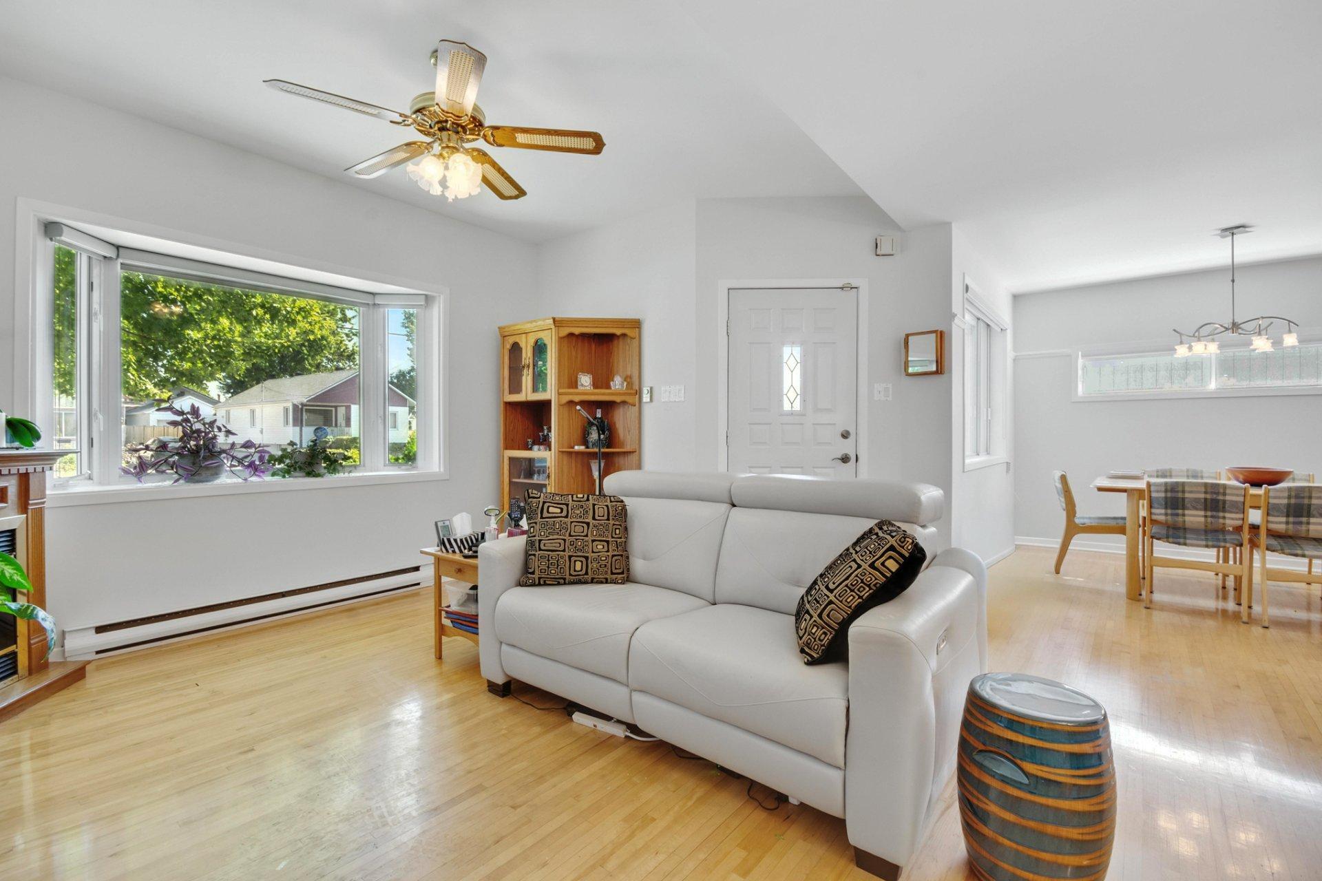 









54


2e Avenue N.

,
Montréal (Pierrefonds-Roxboro),




QC
H8Y2L2

