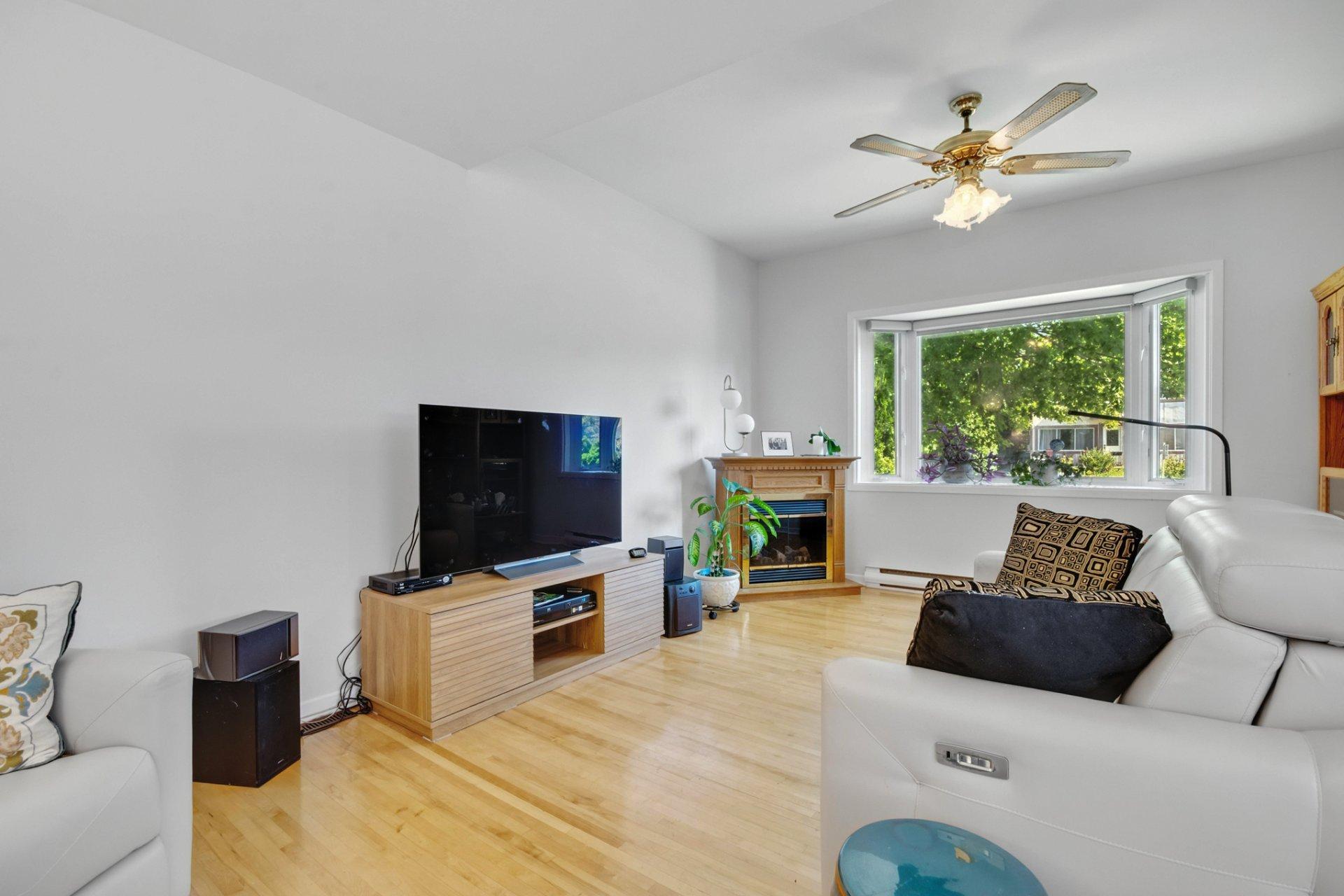 









54


2e Avenue N.

,
Montréal (Pierrefonds-Roxboro),




QC
H8Y2L2


