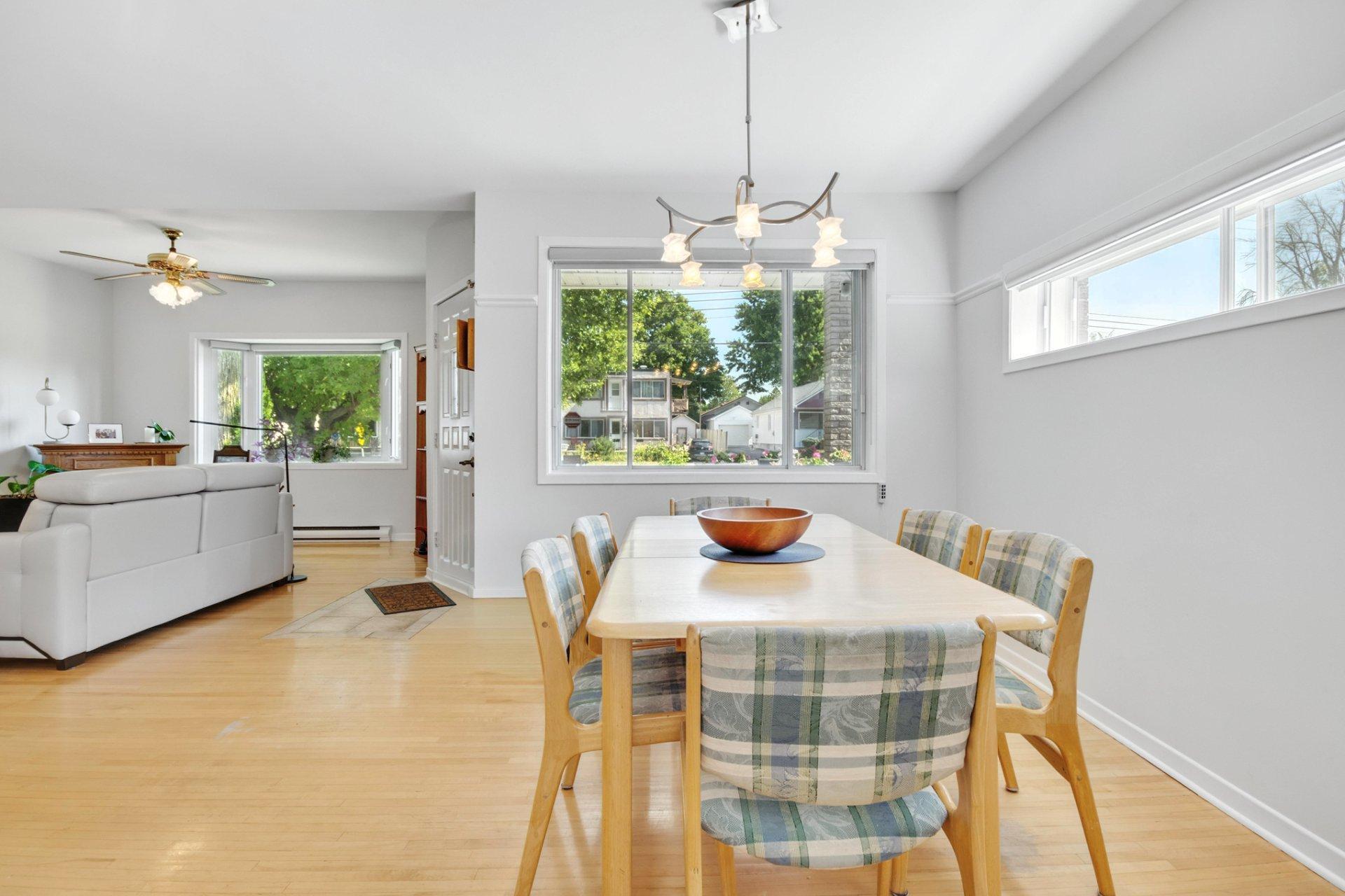 









54


2e Avenue N.

,
Montréal (Pierrefonds-Roxboro),




QC
H8Y2L2

