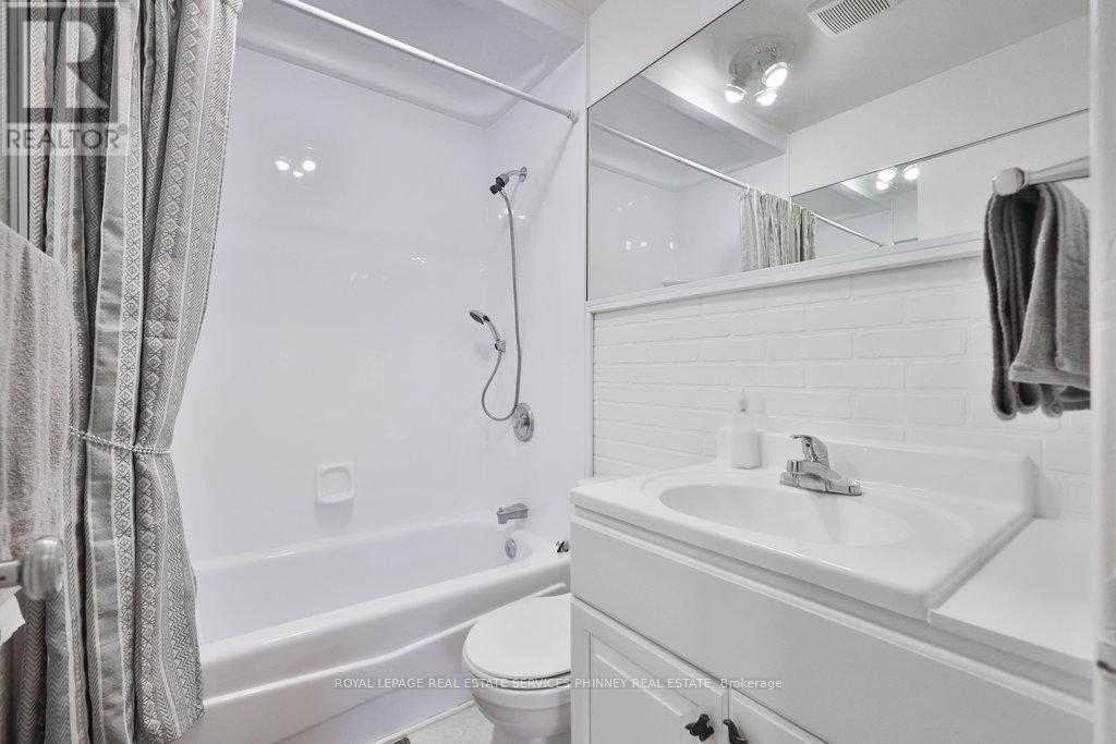 












68 ORIOLE AVENUE

,
Mississauga,




Ontario
L5G1V2

