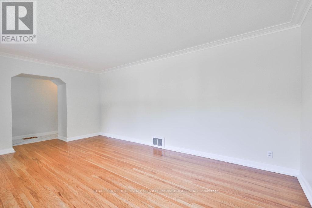 












68 ORIOLE AVENUE

,
Mississauga,




Ontario
L5G1V2

