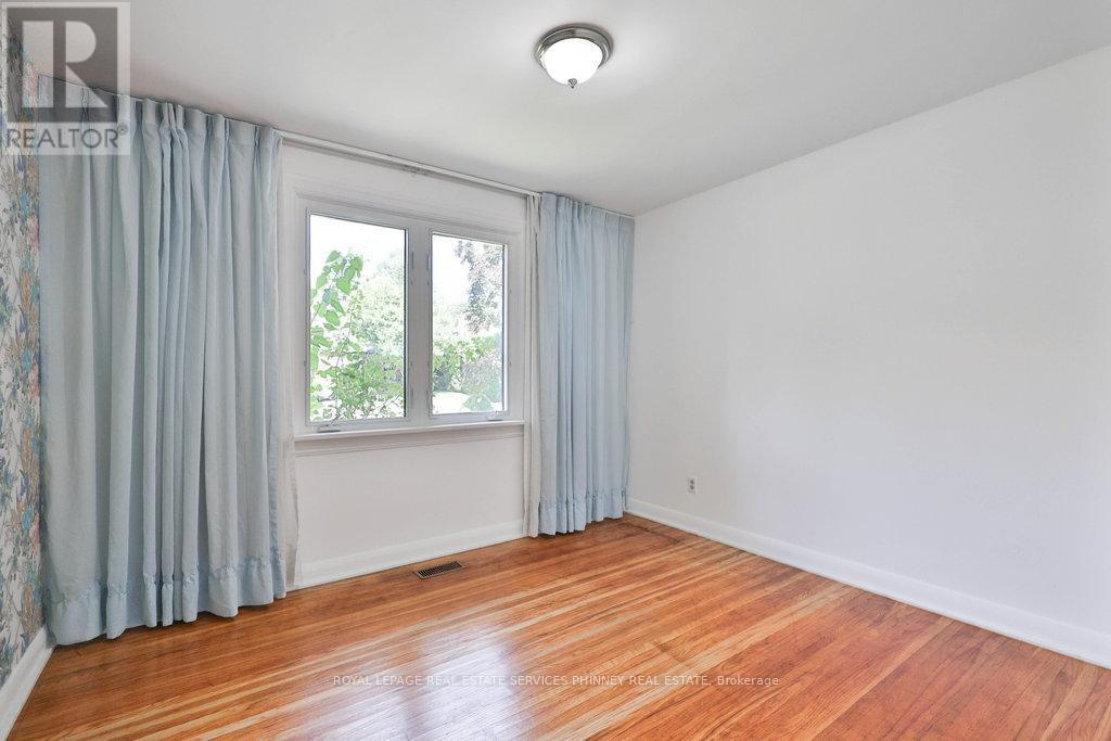 












68 ORIOLE AVENUE

,
Mississauga,




Ontario
L5G1V2

