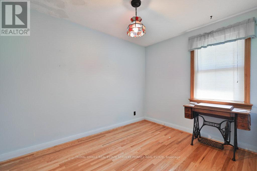 












72 ORIOLE AVENUE

,
Mississauga,




Ontario
L5G1V2

